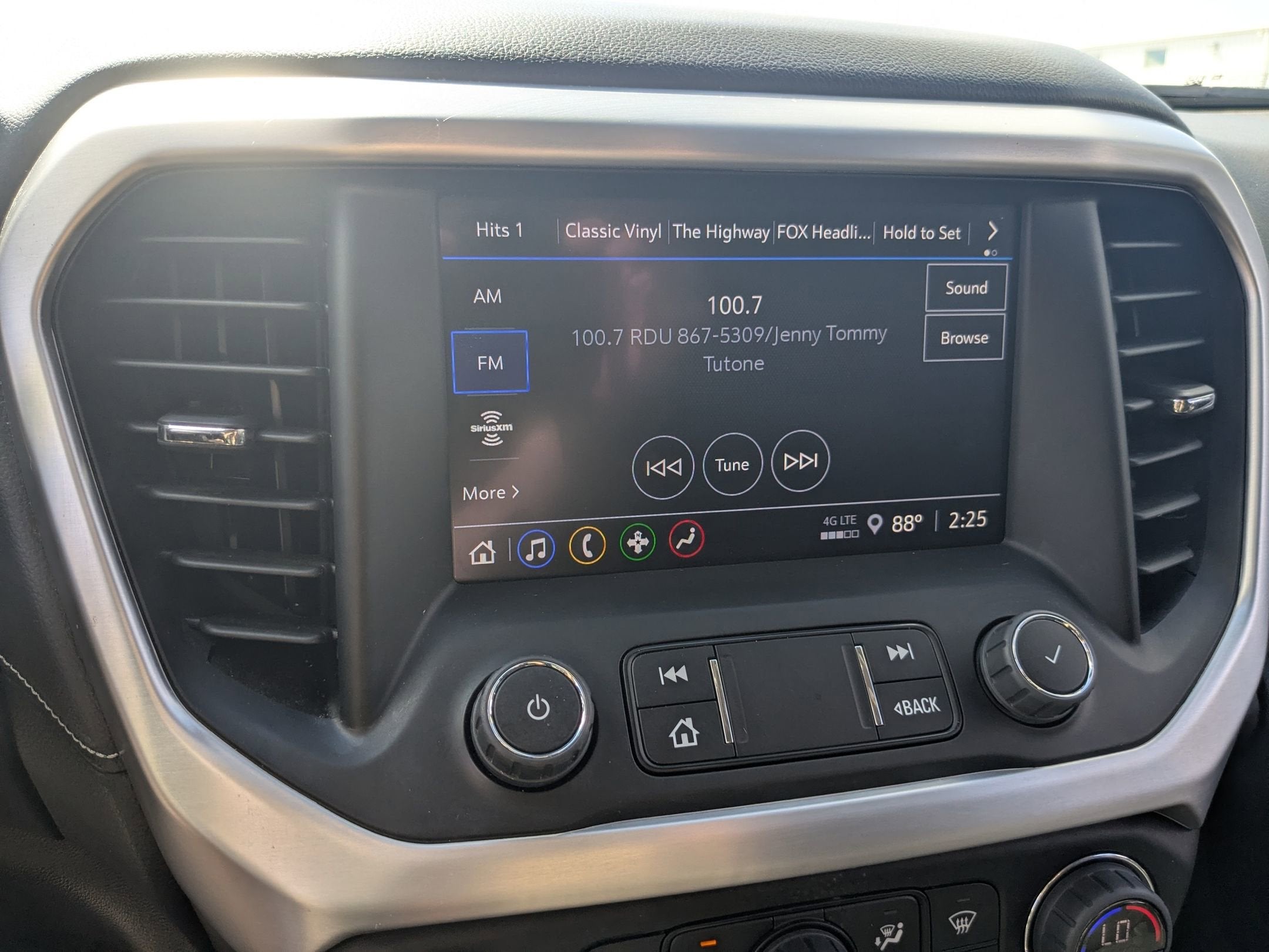 2023 GMC Acadia SLE