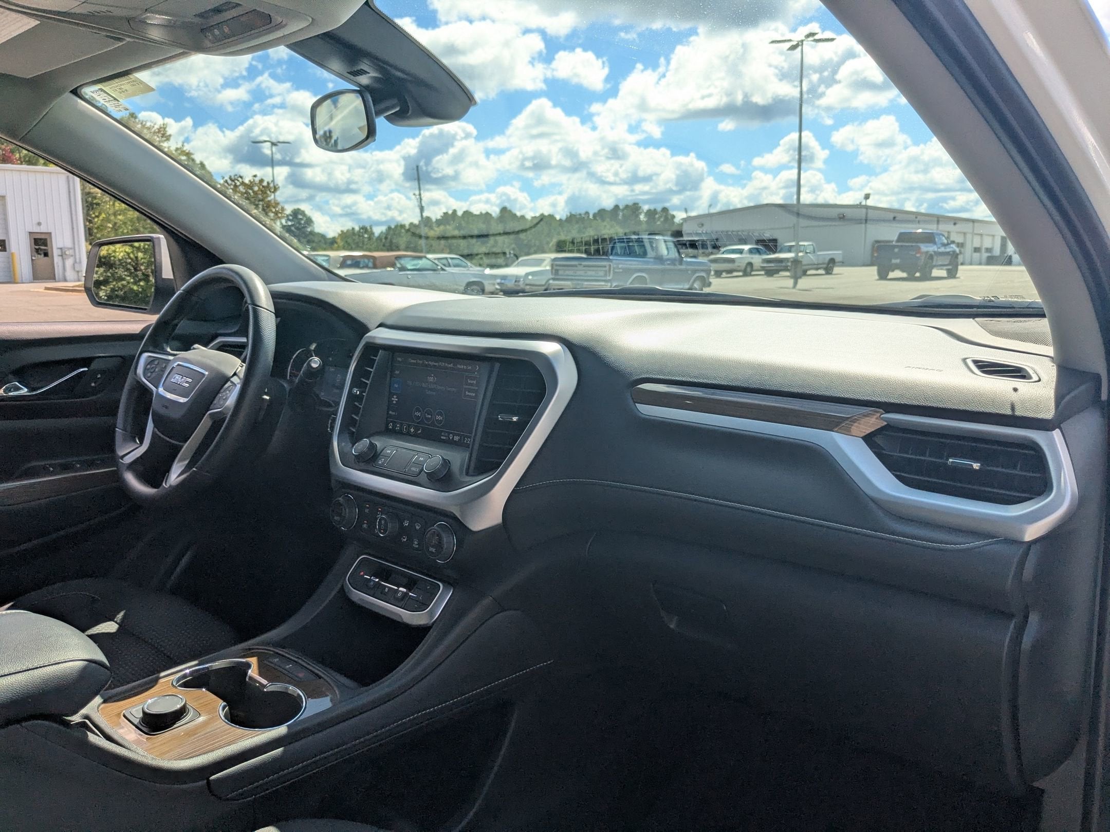 2023 GMC Acadia SLE