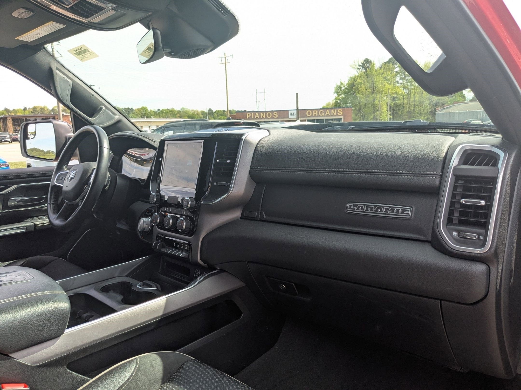 2022 RAM 1500 Laramie Crew Cab 4x4 6'4' Box