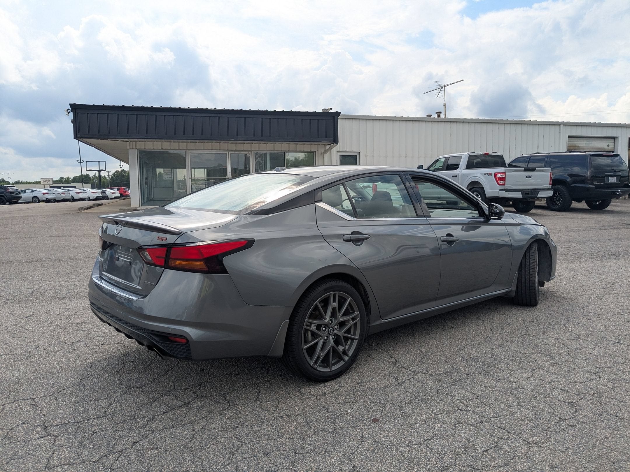 2023 Nissan Altima SR VC-Turbo FWD