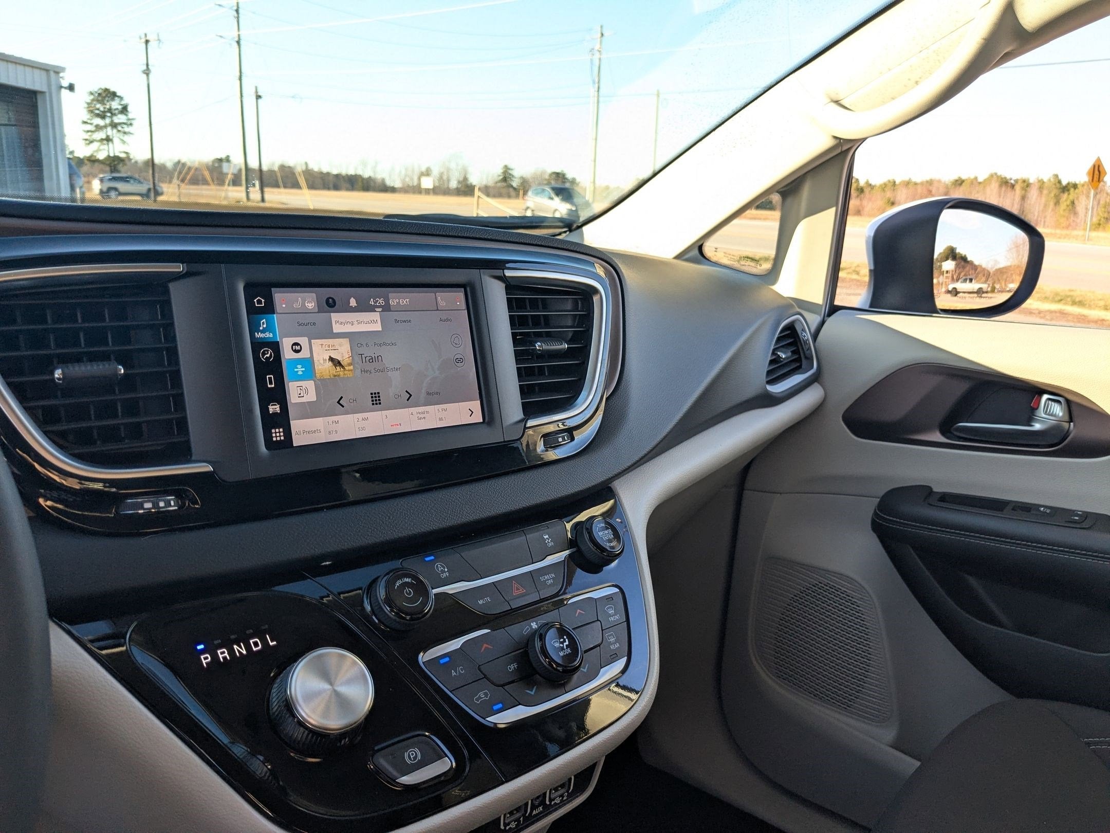 2023 Chrysler Voyager LX