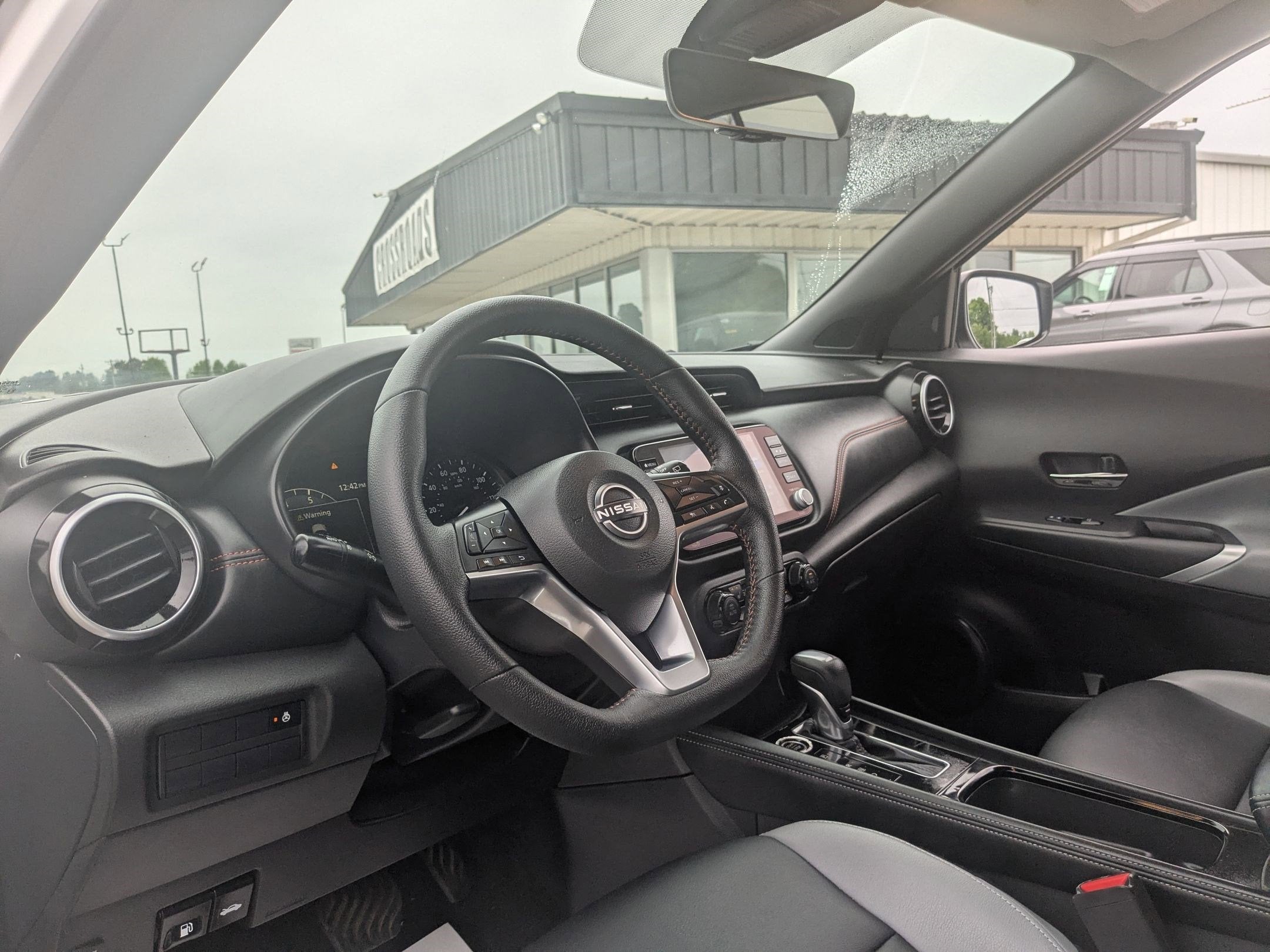2024 Nissan Kicks SR Xtronic CVT