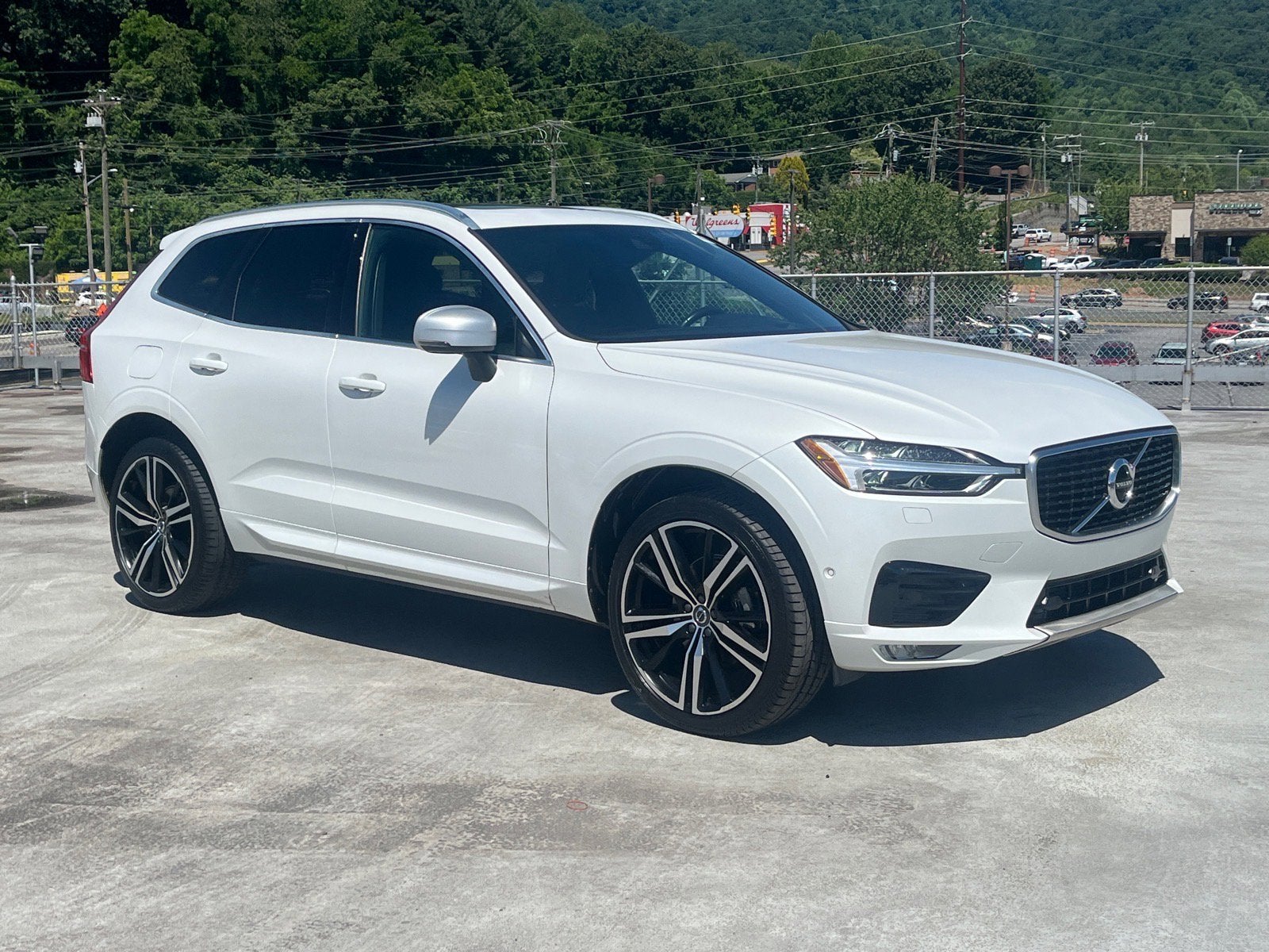 2019 Volvo XC60 R-Design