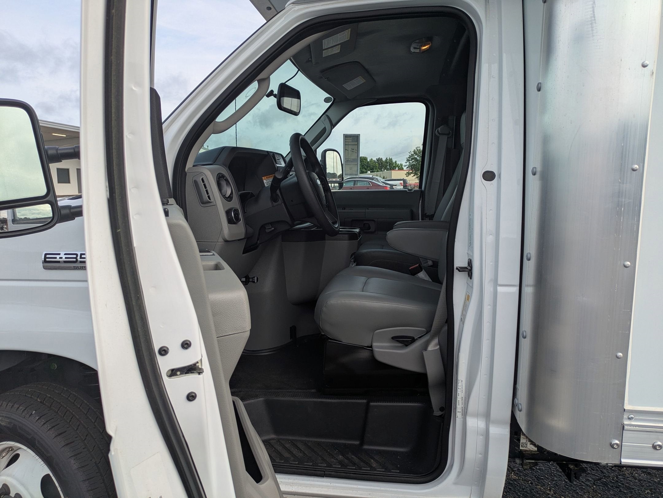 2025 Ford E-Series Cutaway E-350 DRW 176" WB