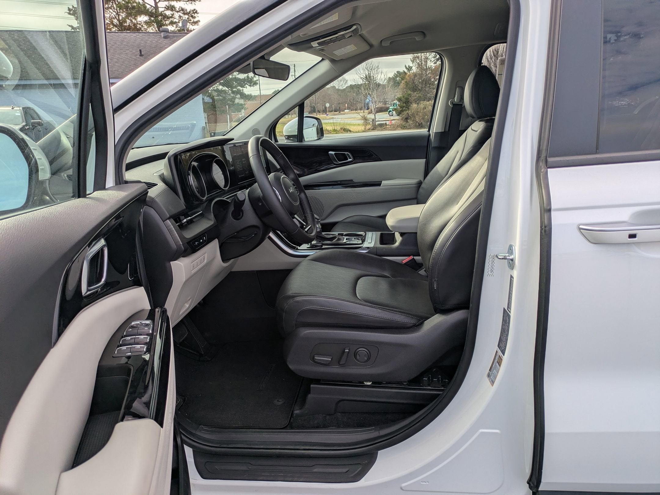 2024 Kia Carnival EX