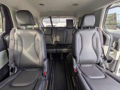 2024 Kia Carnival EX