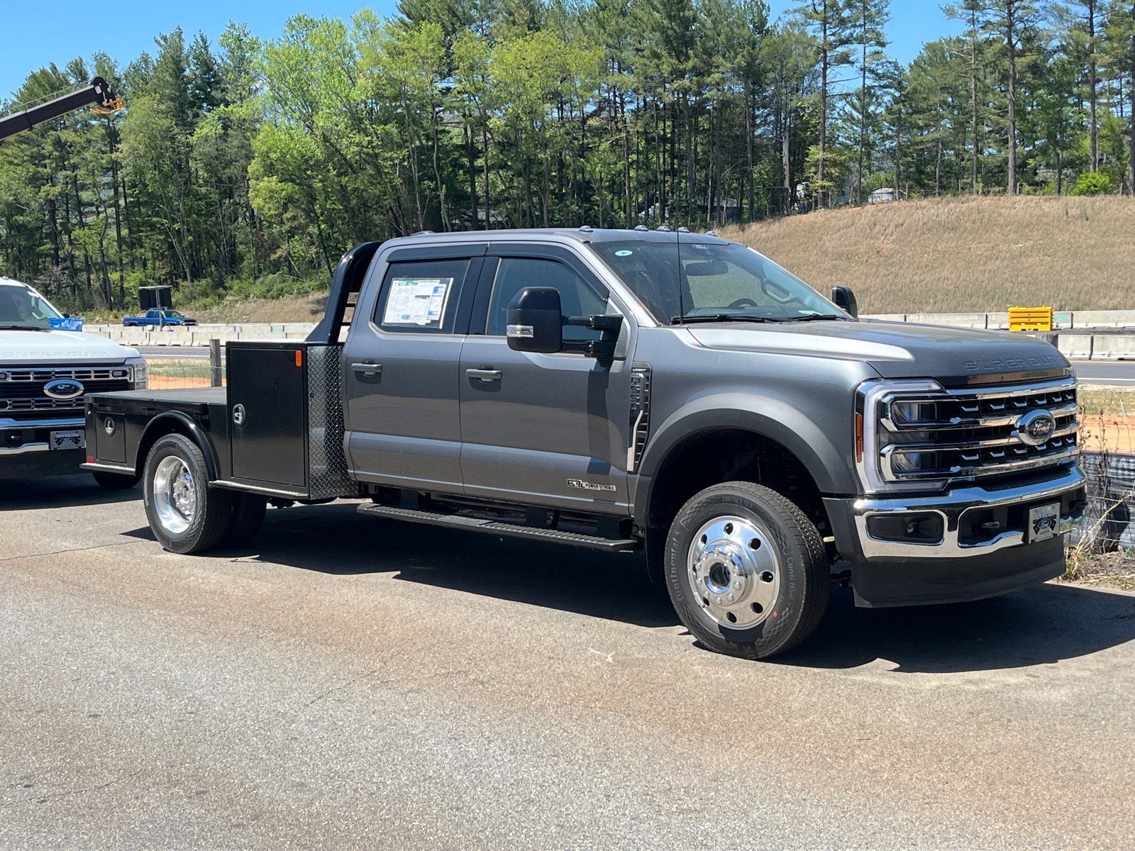 2026 Ford Super Duty F-550 DRW Lariat DRW