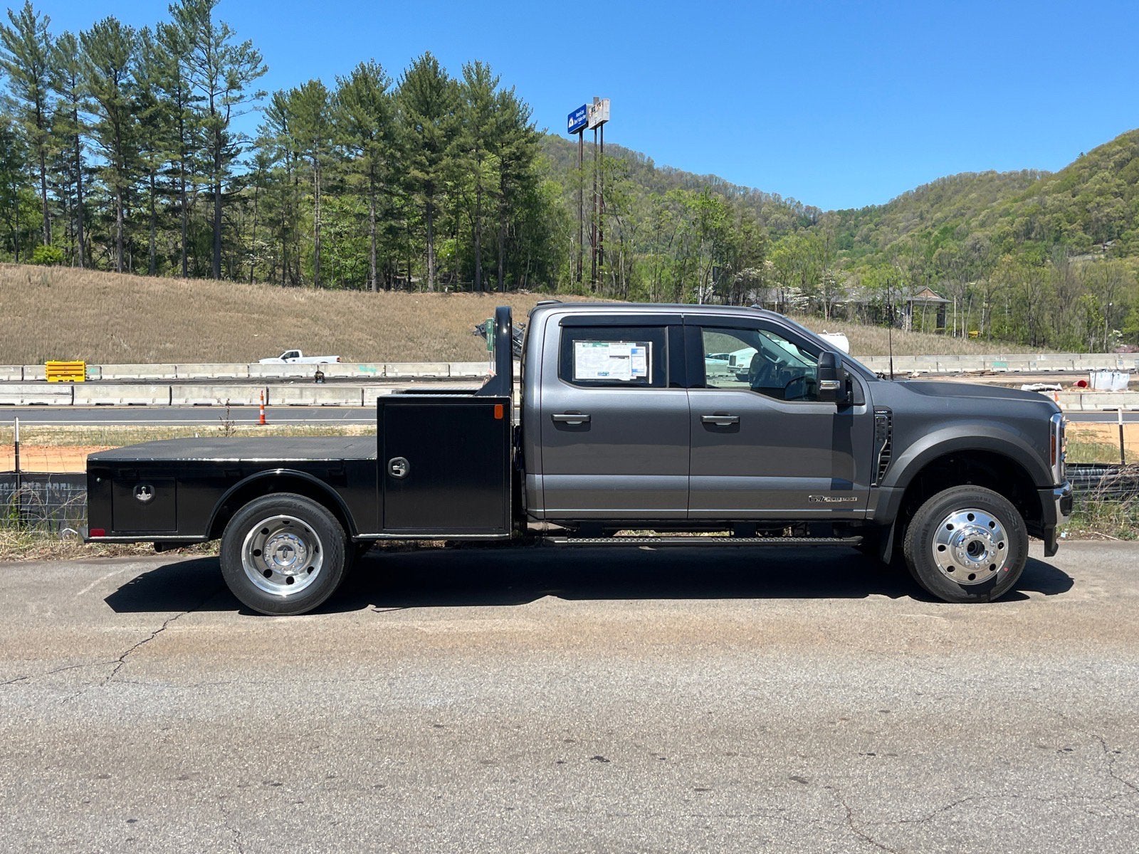 2026 Ford Super Duty F-550 DRW Lariat DRW