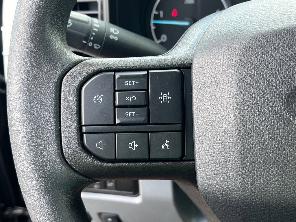 2025 Ford Super Duty F-600 DRW XLT