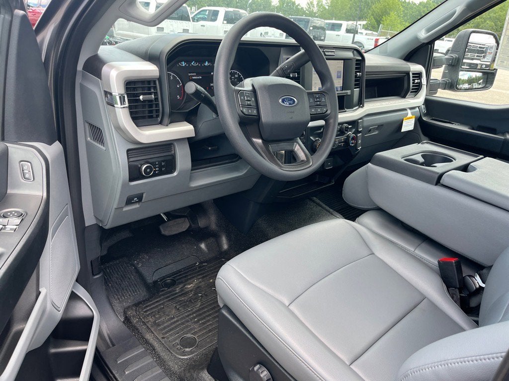 2025 Ford Super Duty F-600 DRW XL