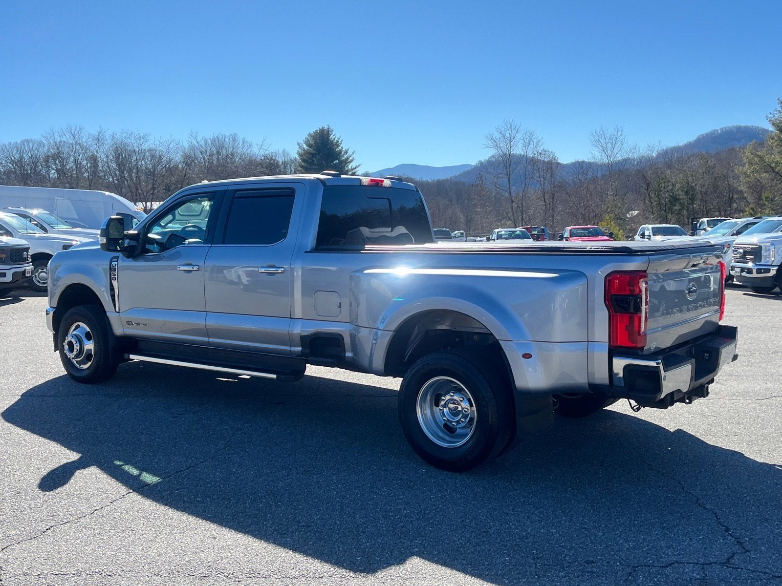 2023 Ford Super Duty F-350 DRW LARIAT