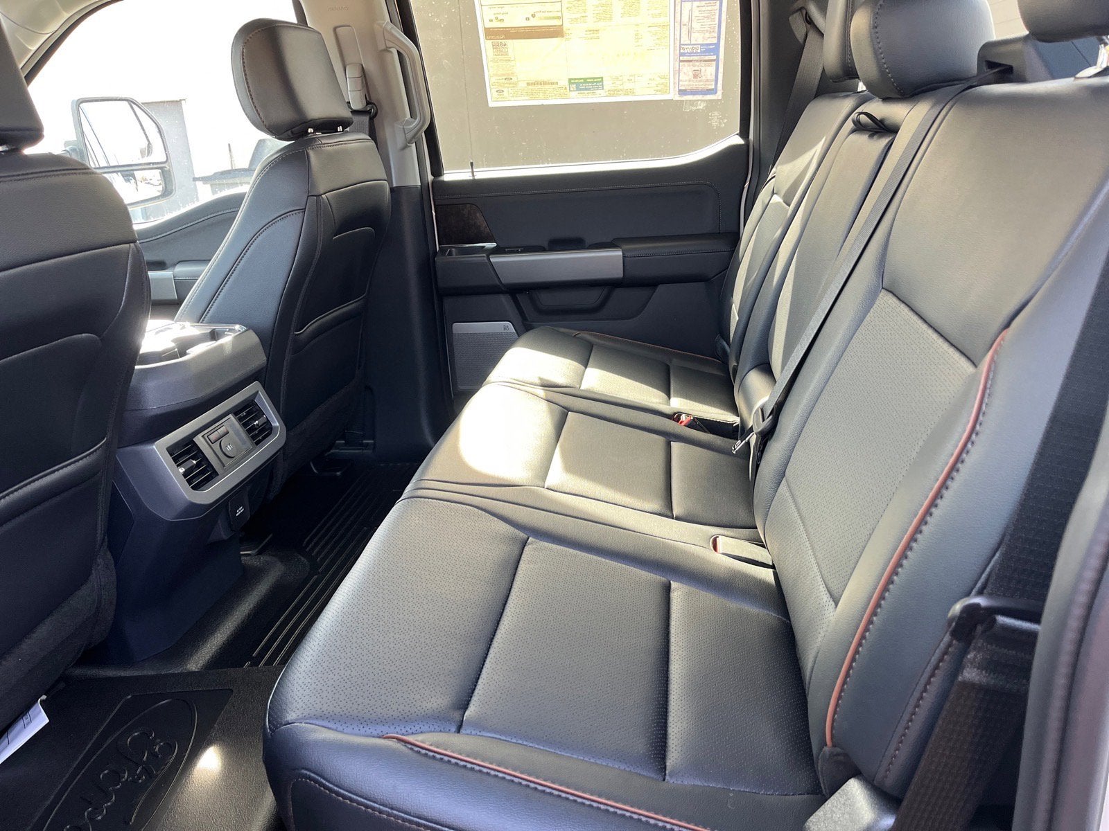 2026 Ford Super Duty F-450 DRW Lariat DRW