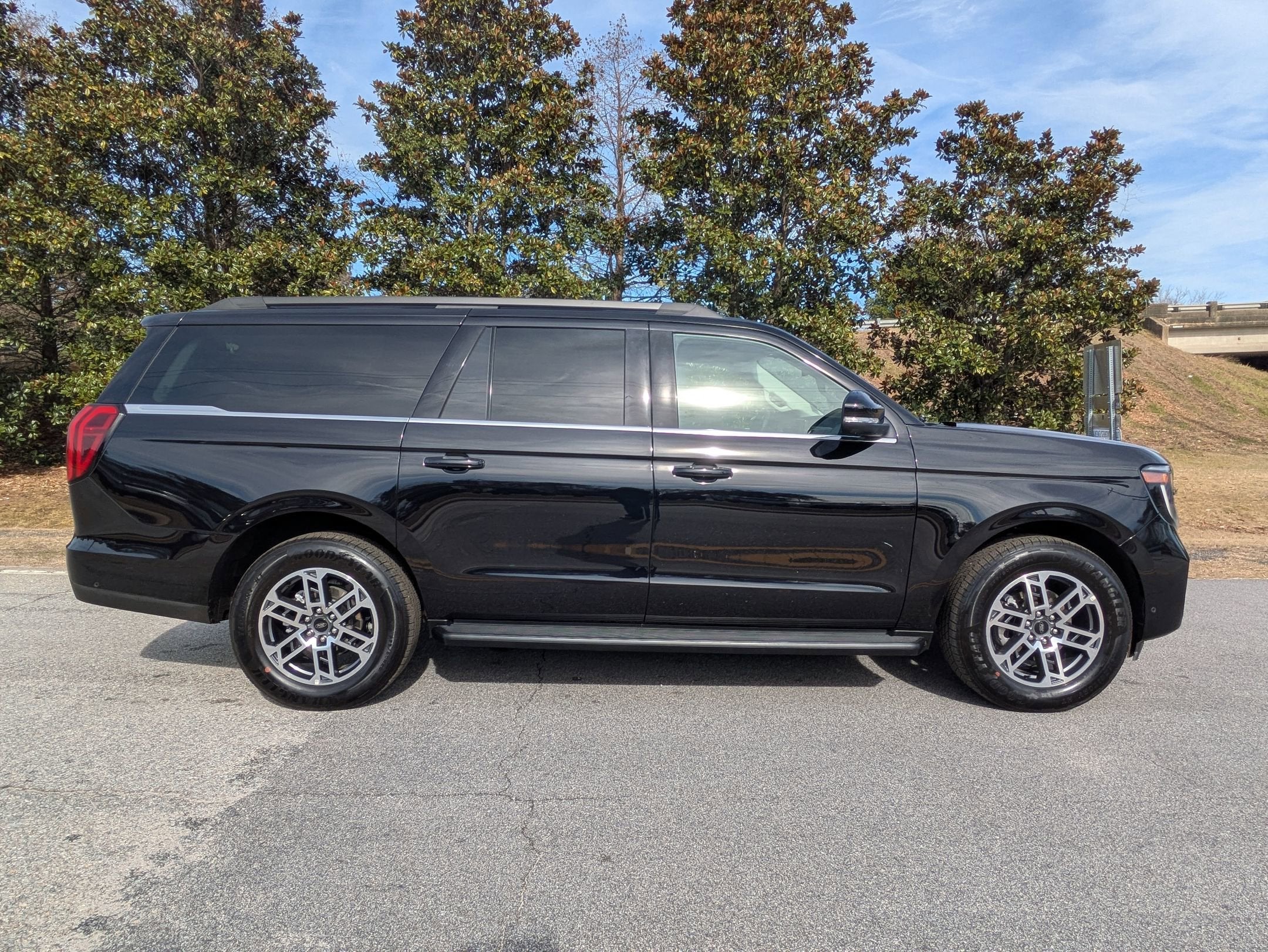 2025 Ford Expedition Max Active