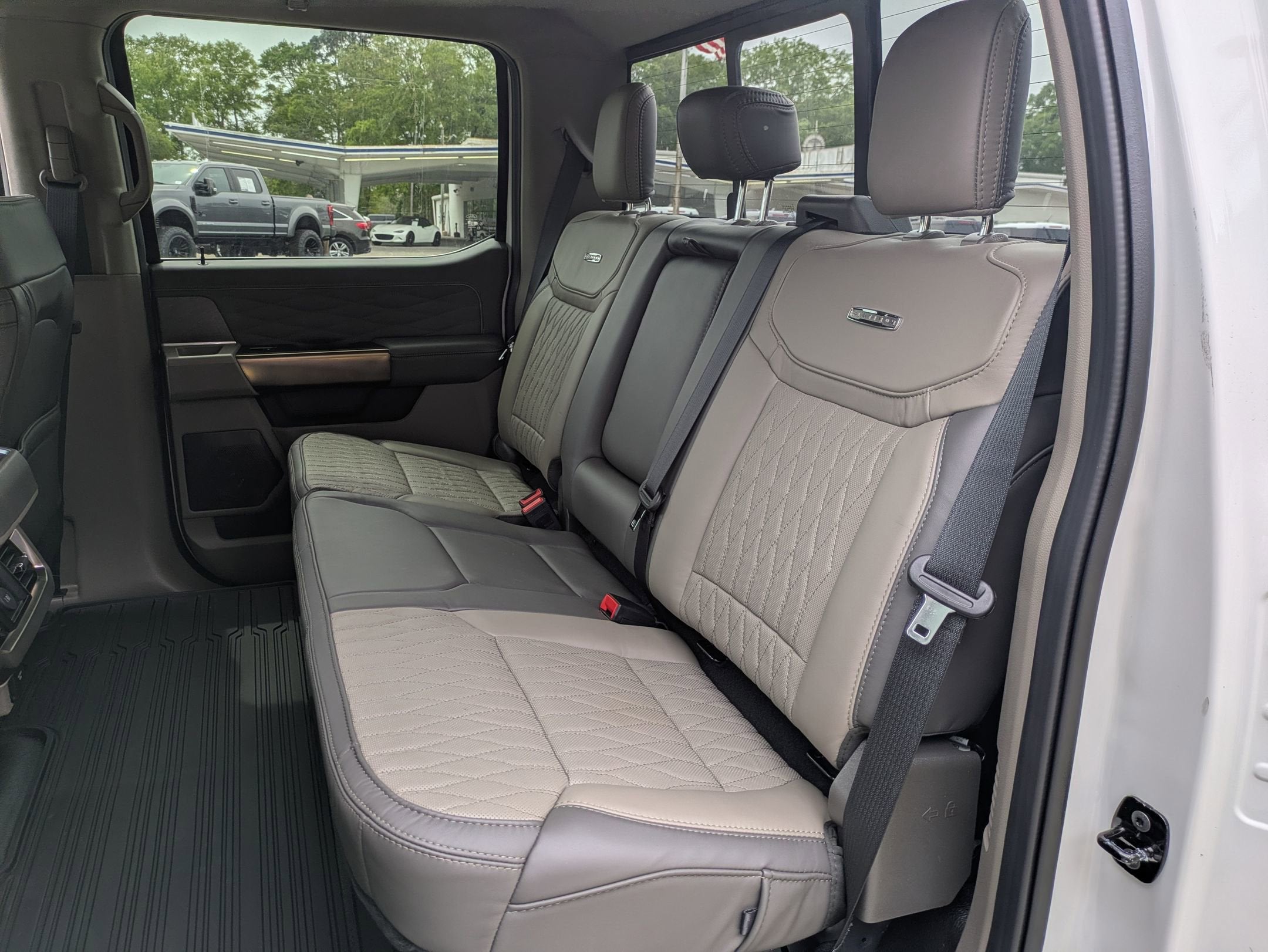 2026 Ford Super Duty F-350 DRW Platinum