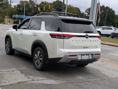 2024 Nissan Pathfinder SL