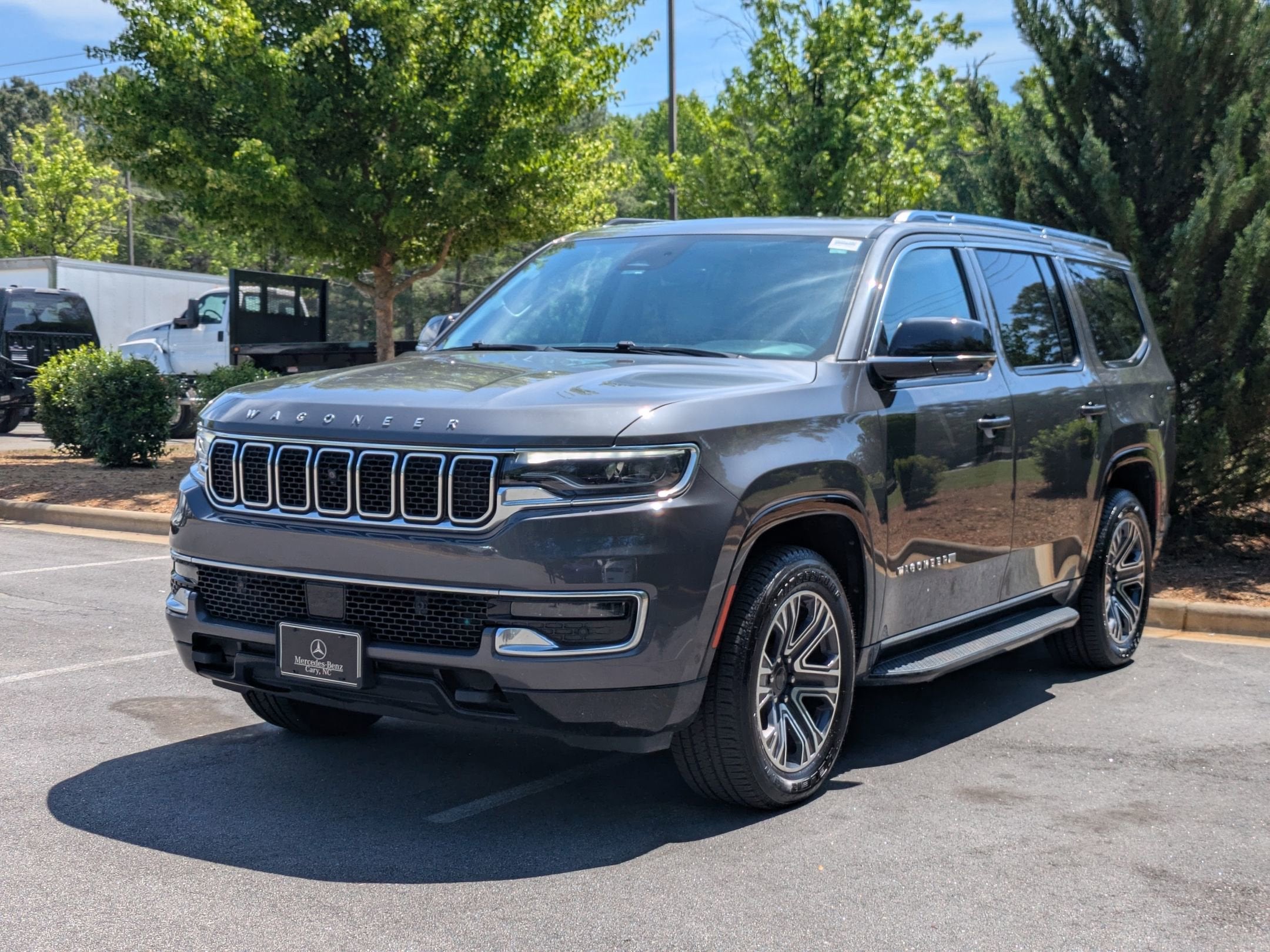 2023 Jeep Wagoneer Base