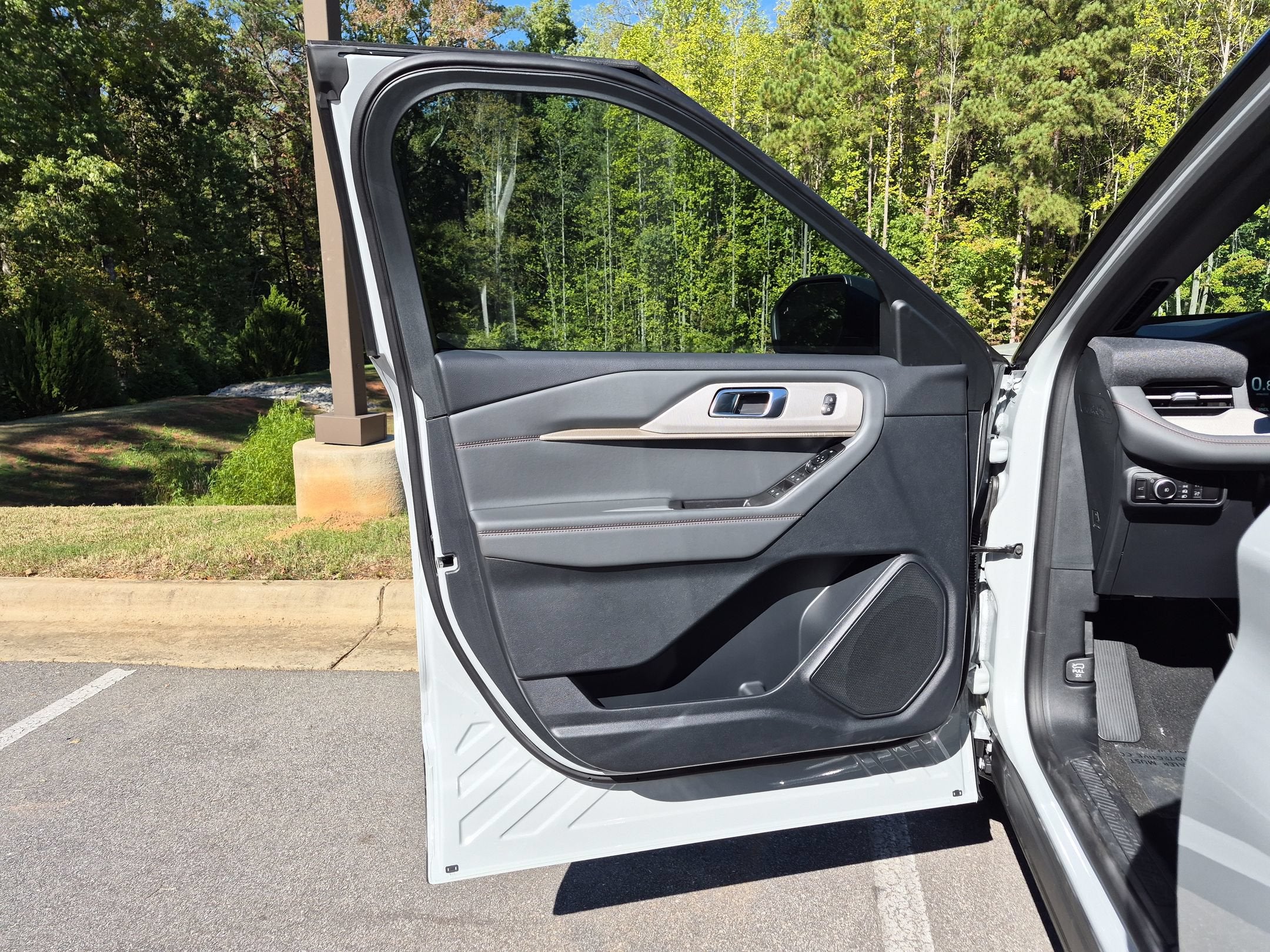 2027 Ford Explorer Active w/200A Pkg