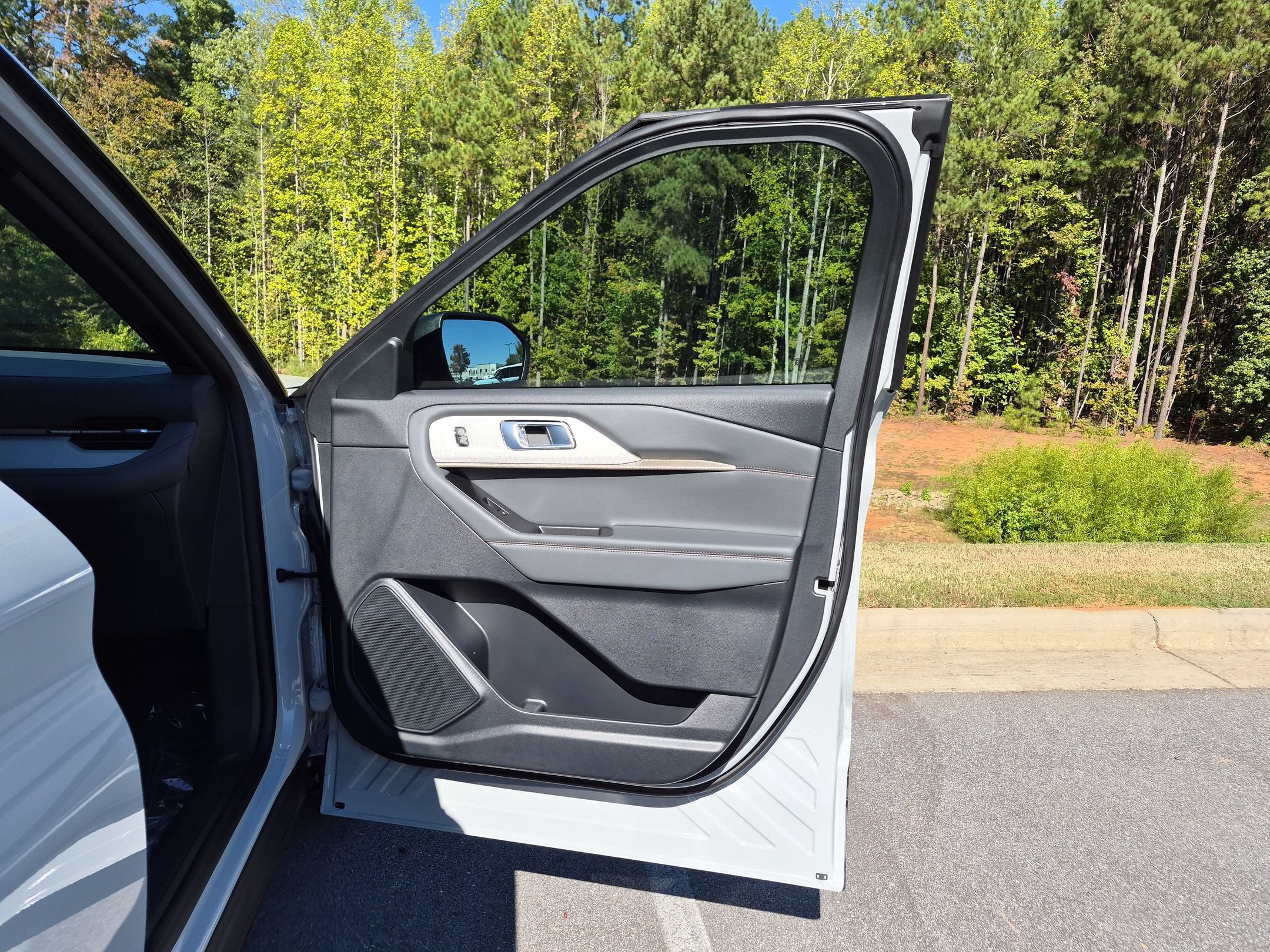 2027 Ford Explorer Active w/200A Pkg