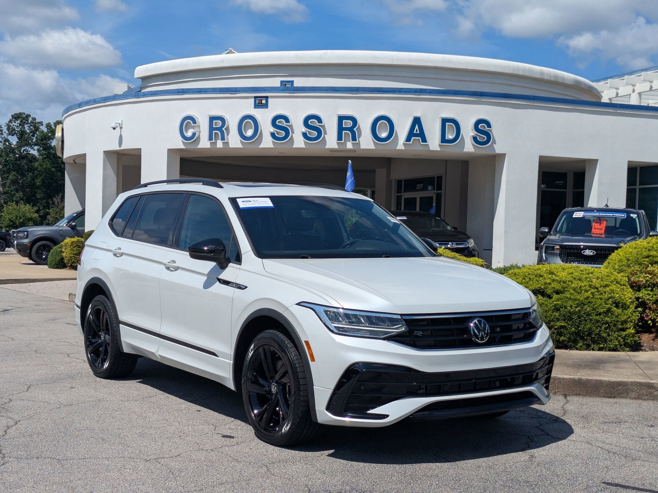 2024 Volkswagen Tiguan SE R-Line Black