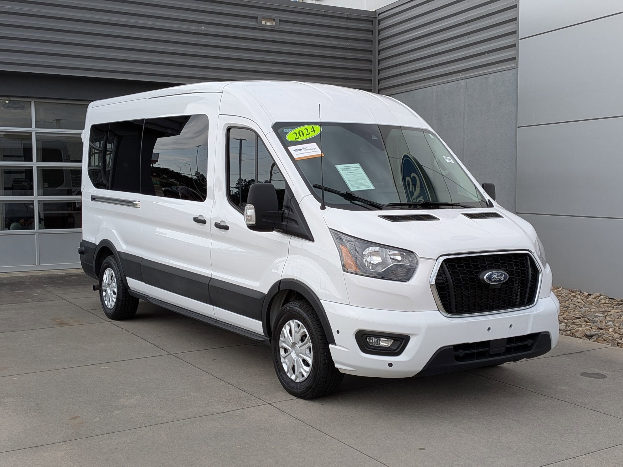 2024 Ford Transit Passenger Wagon XLT