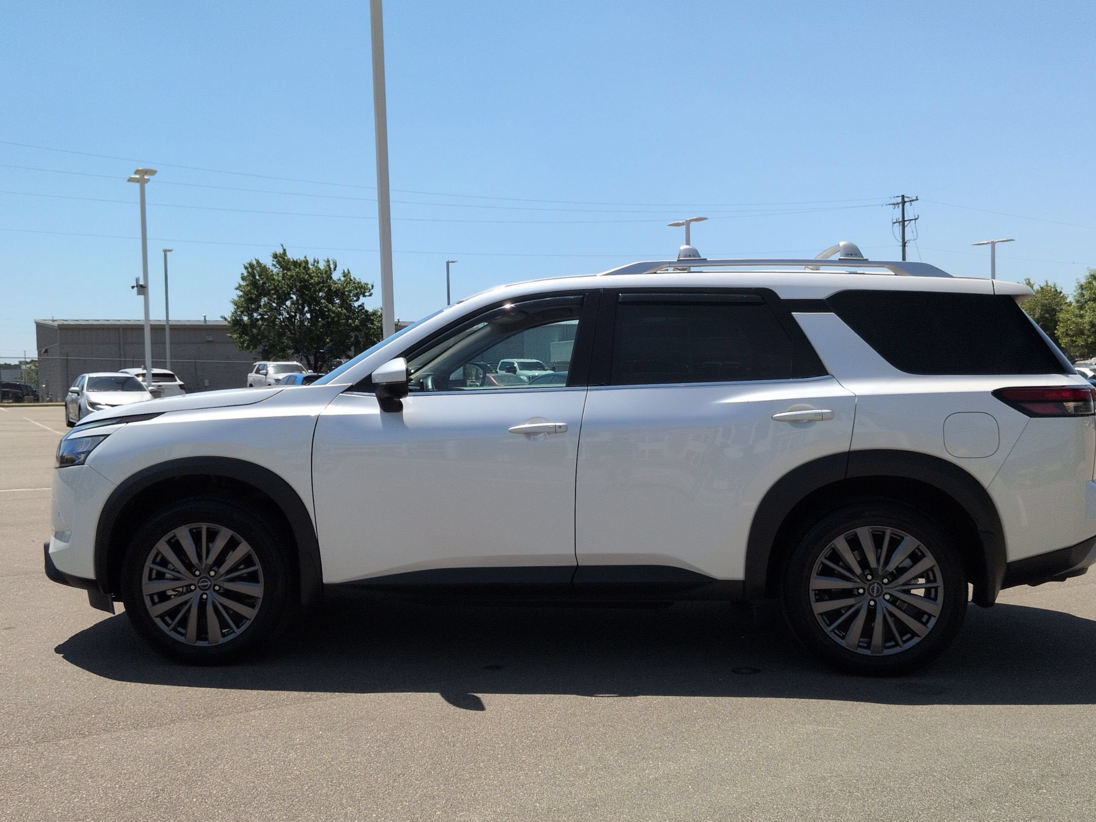 2025 Nissan Pathfinder SL