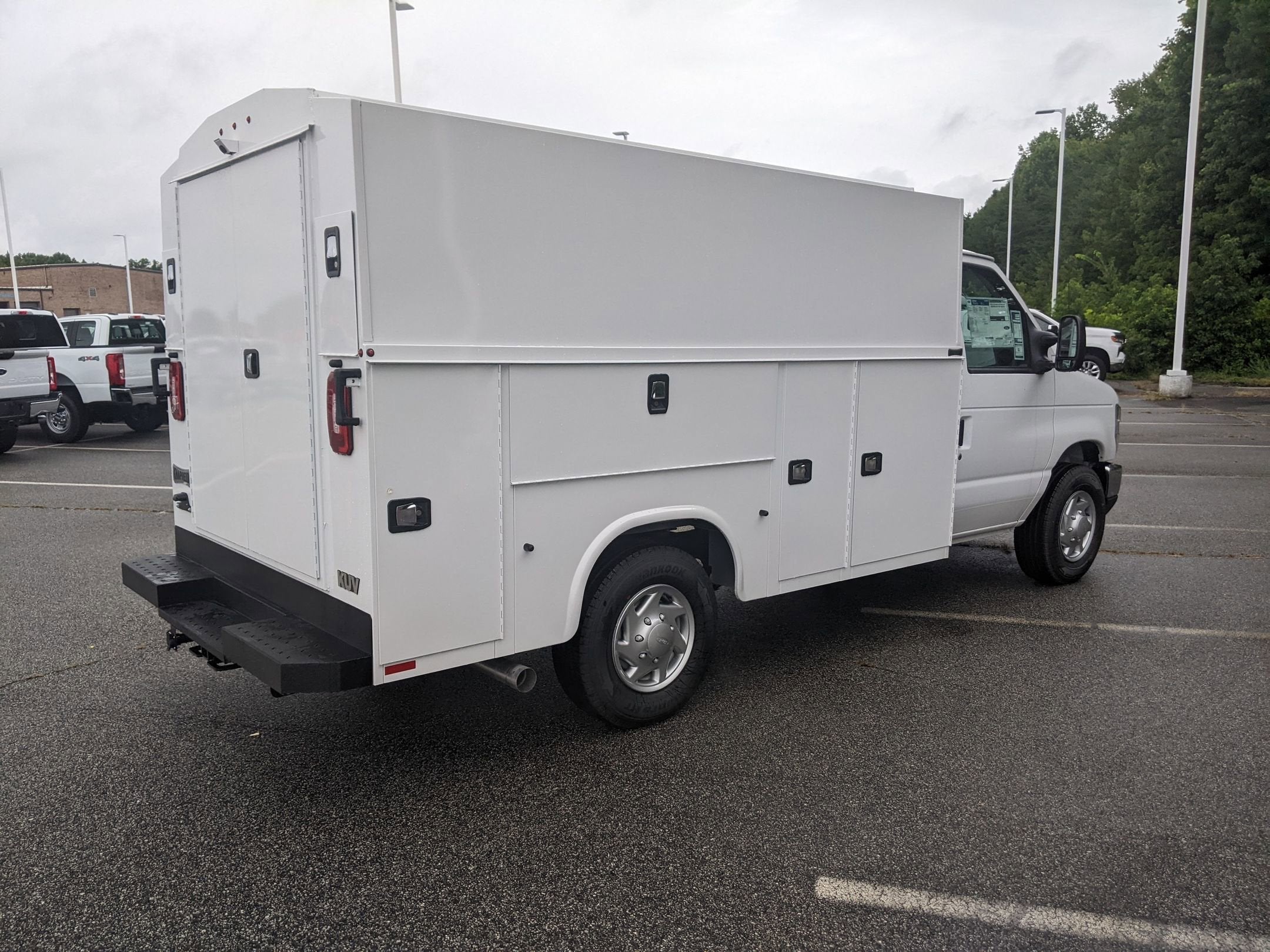 2026 Ford E-Series Cutaway Base