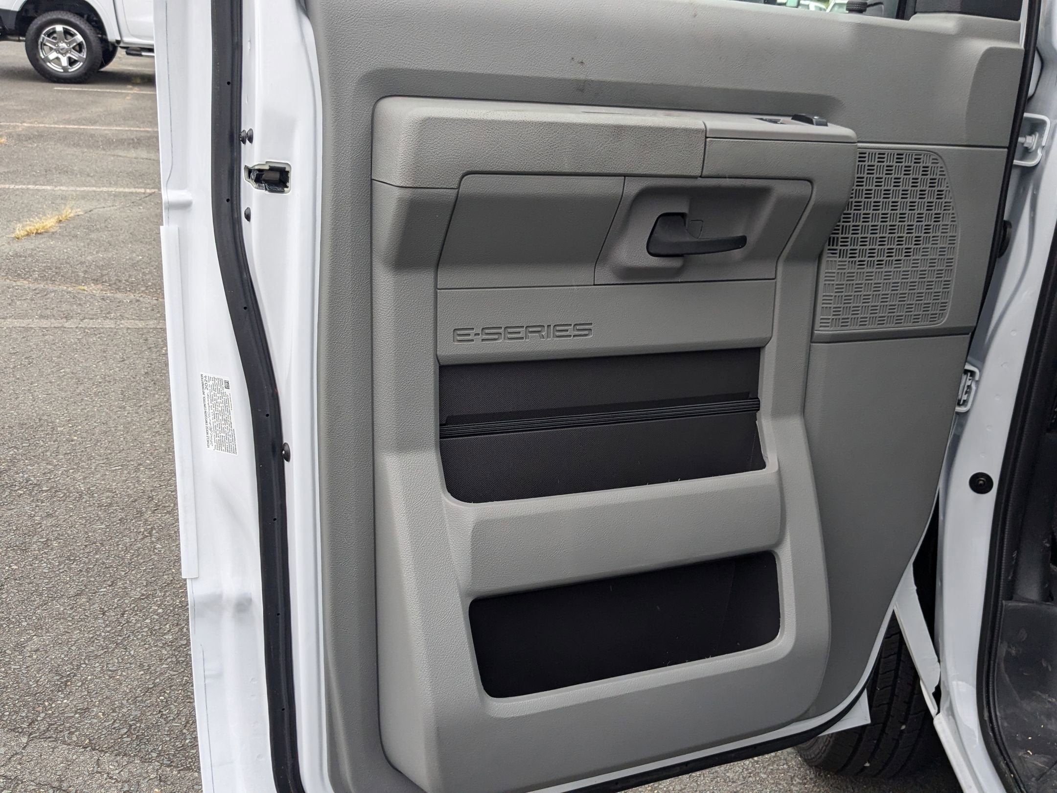 2025 Ford E-Series Cutaway Base