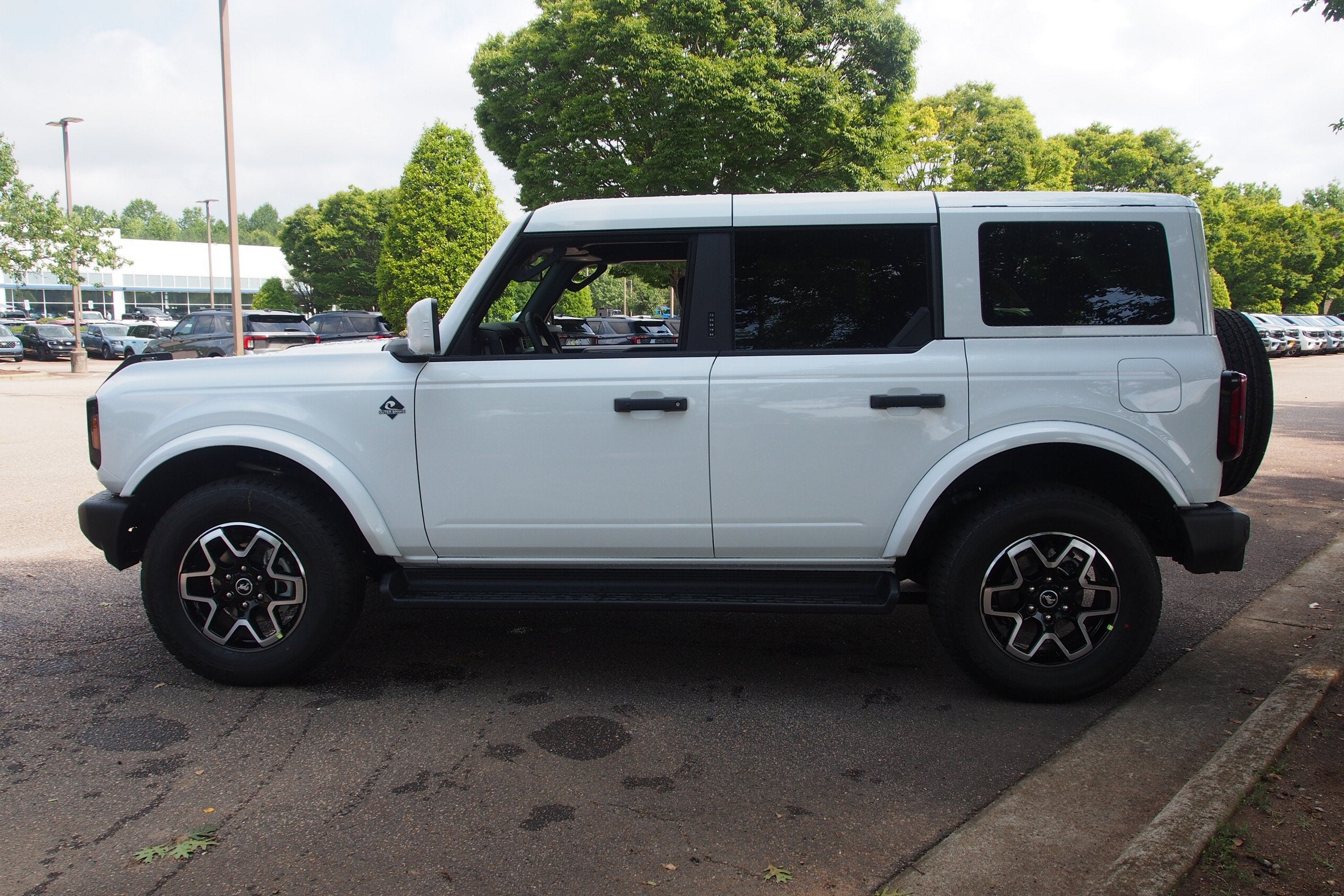 2026 Ford Bronco Outer Banks