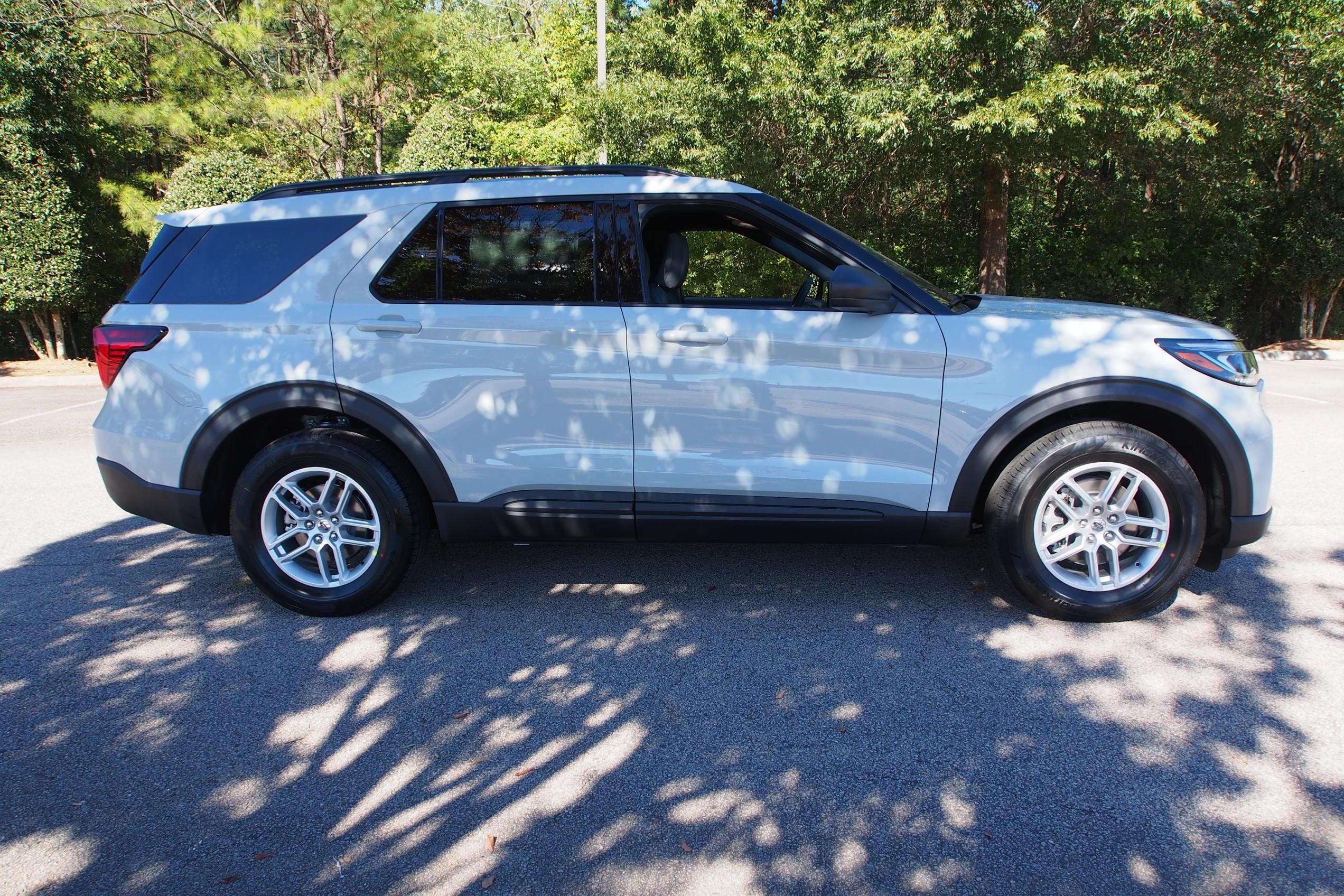 2027 Ford Explorer Active w/200A Pkg