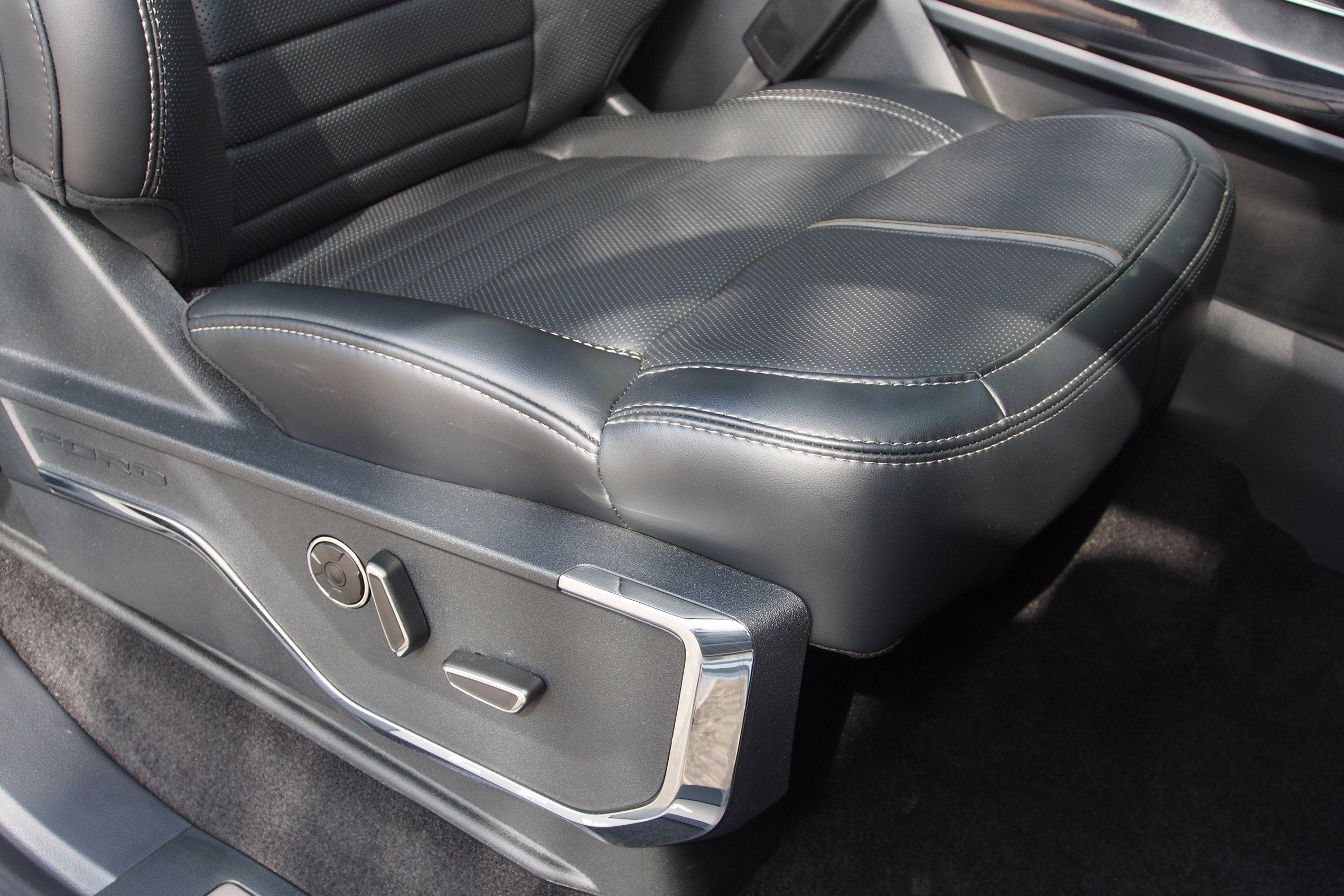 2025 Ford F-150 Lightning Platinum