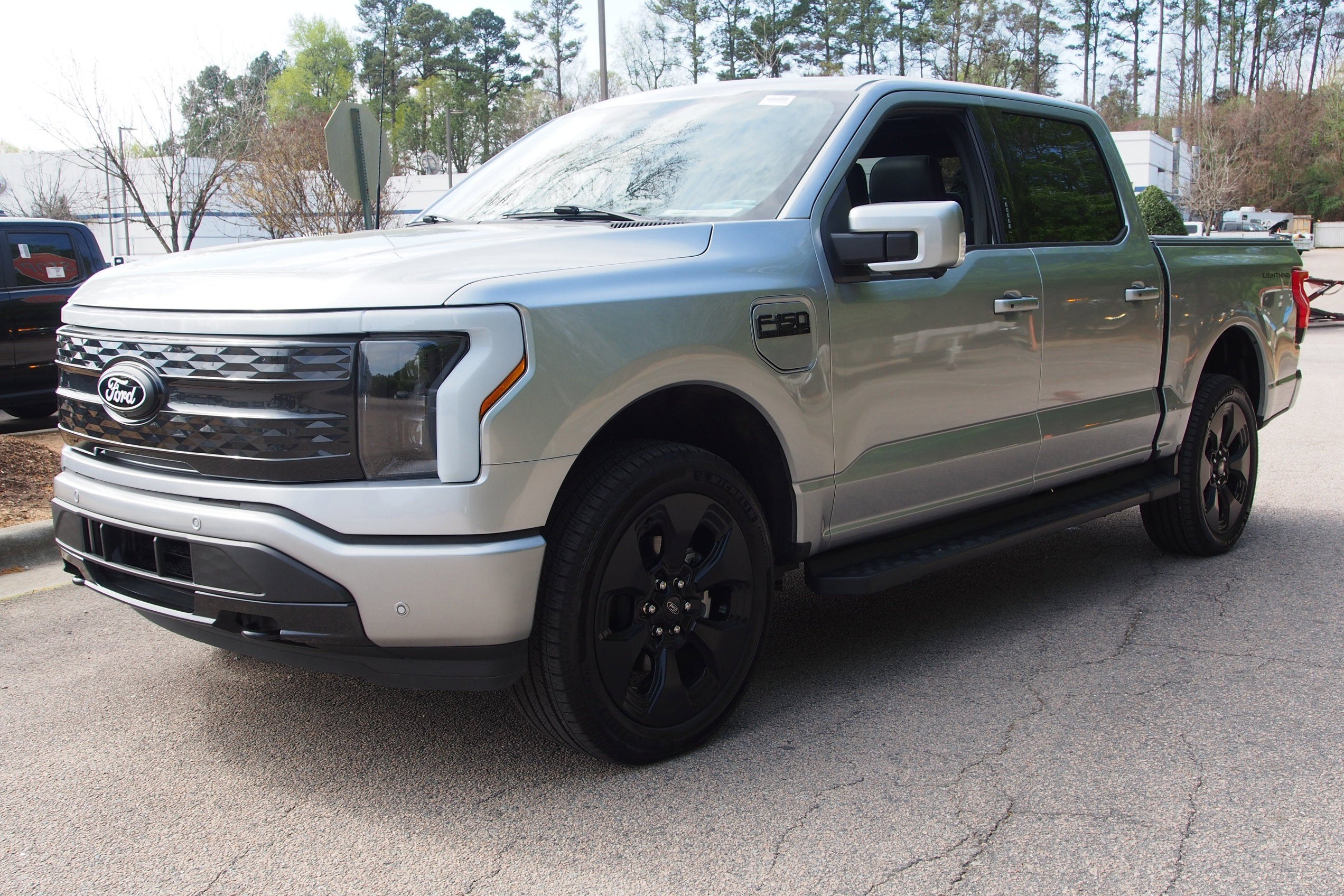 2025 Ford F-150 Lightning Platinum