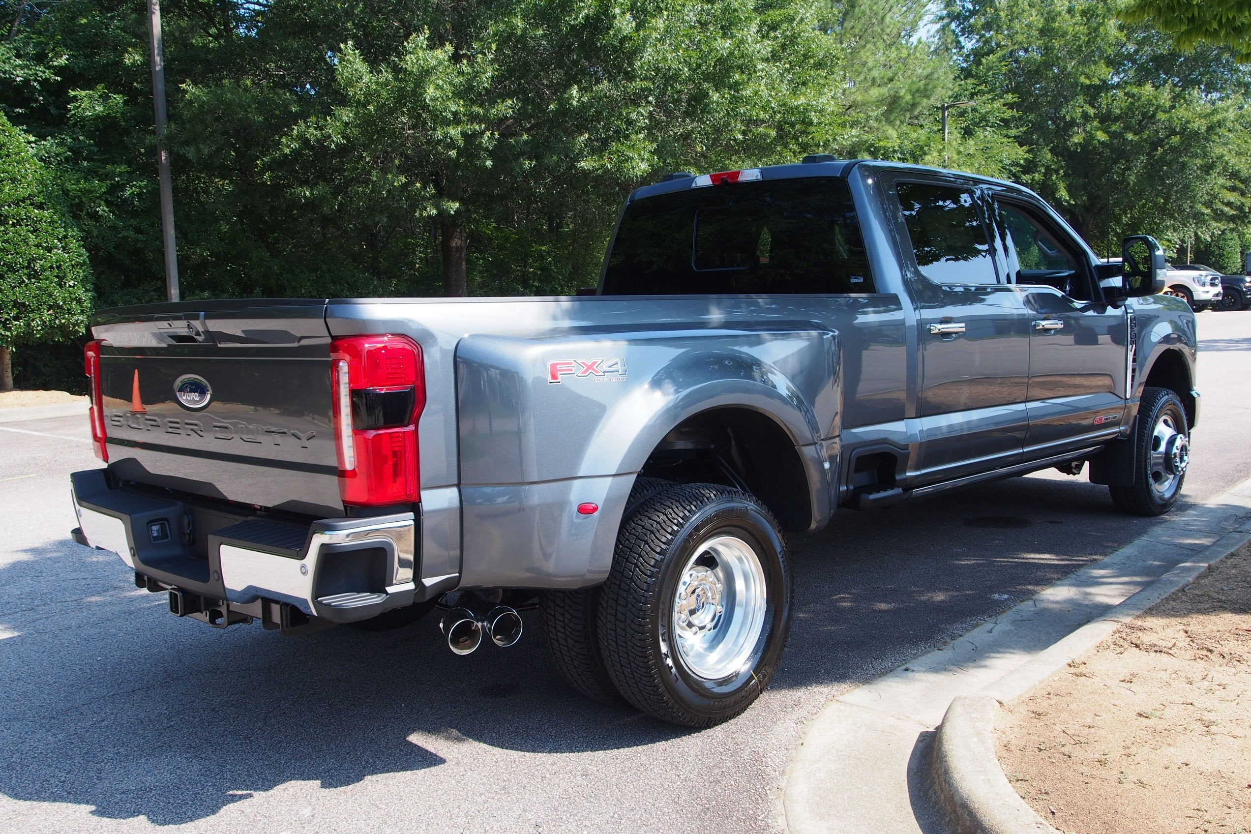 2026 Ford Super Duty F-350 DRW LARIAT