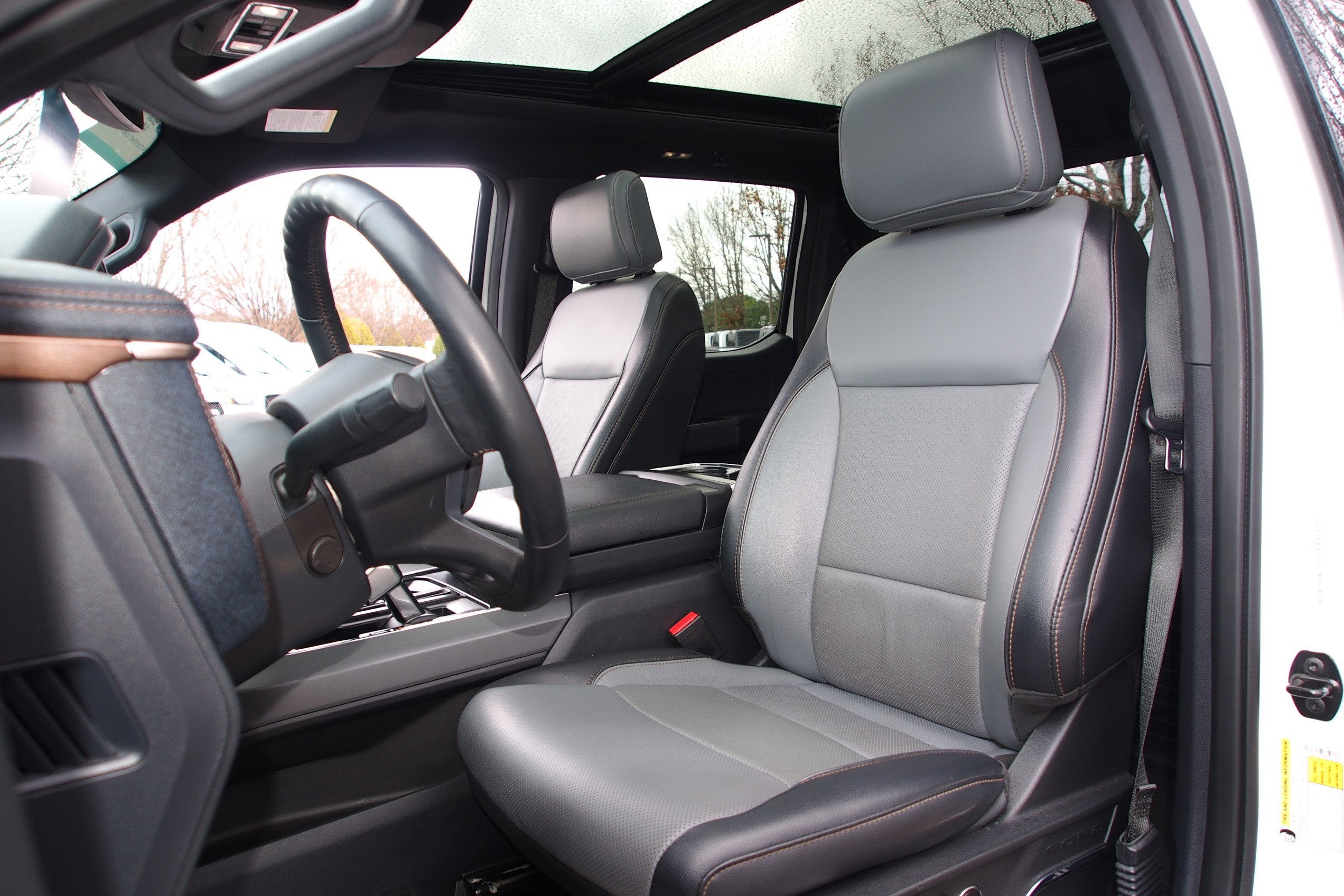 2023 Ford F-150 Lightning LARIAT