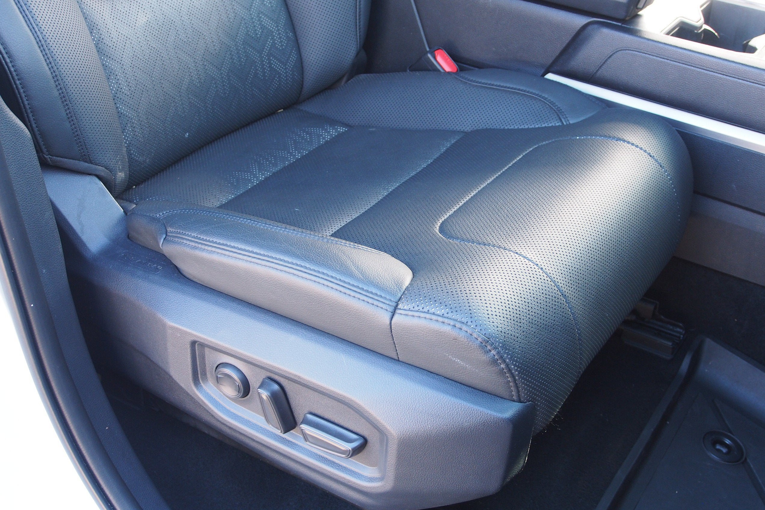 2022 Toyota Tundra 4WD SR5