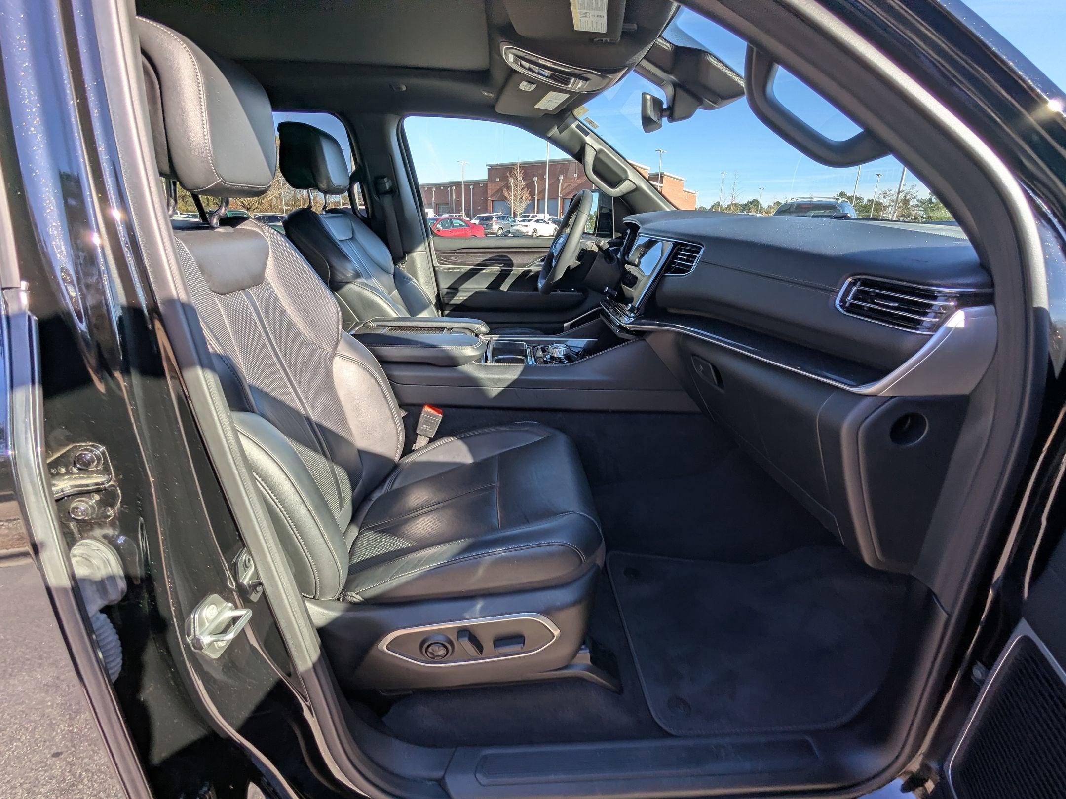 2024 Jeep Wagoneer Base