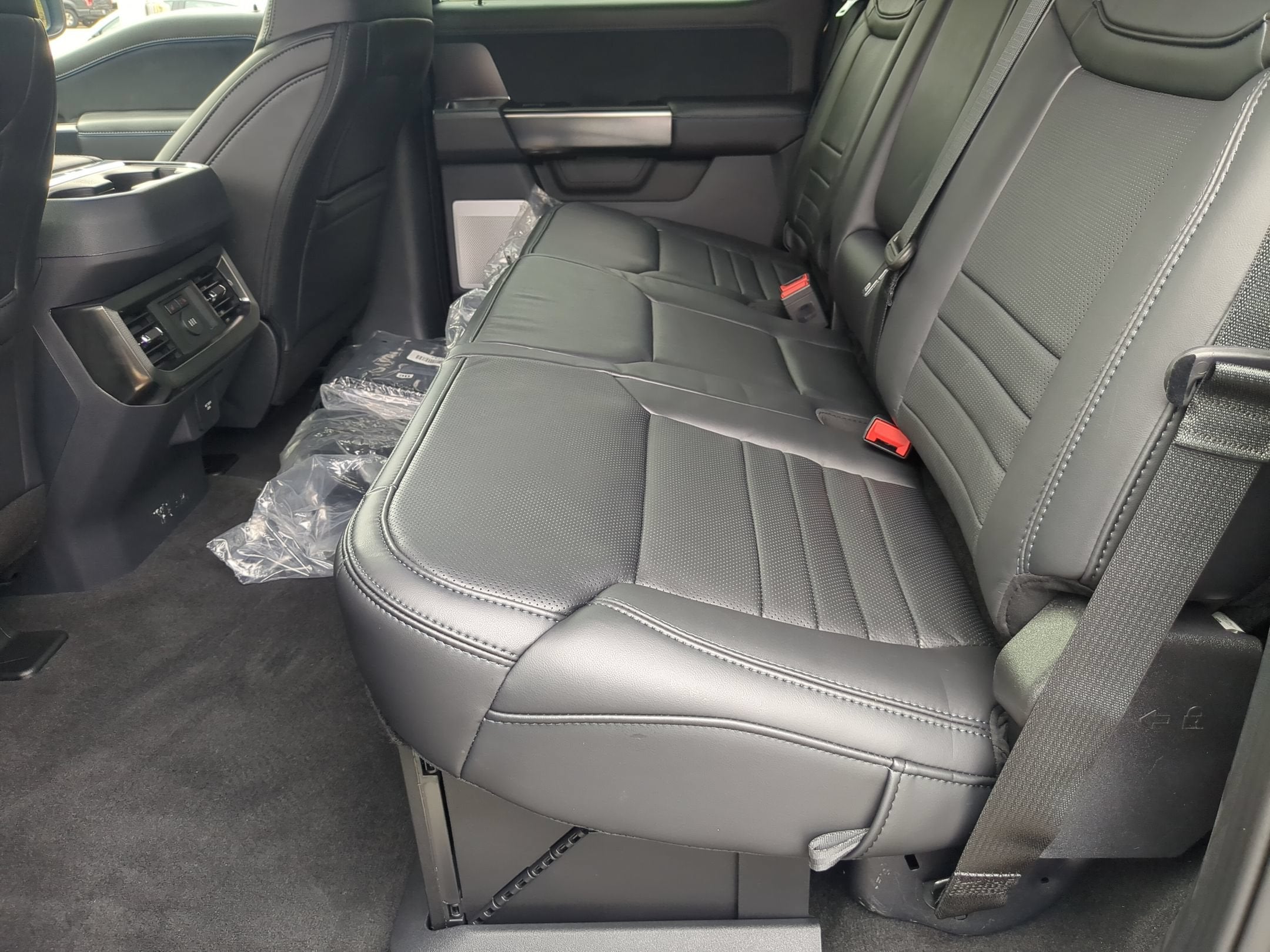 2027 Ford Super Duty F-350 SRW Platinum