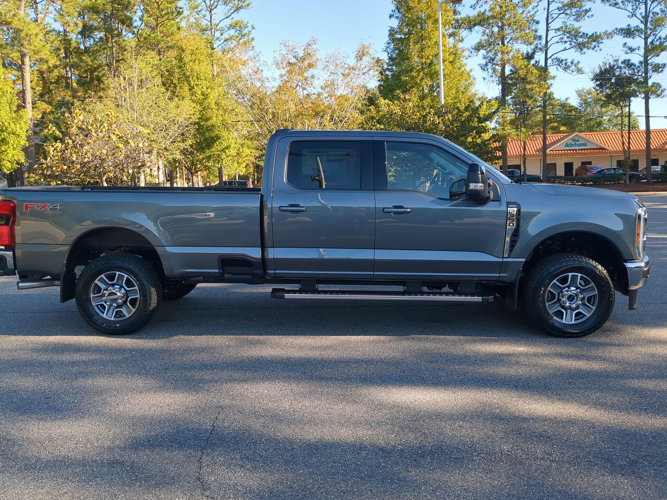2027 Ford Super Duty F-350 SRW LARIAT