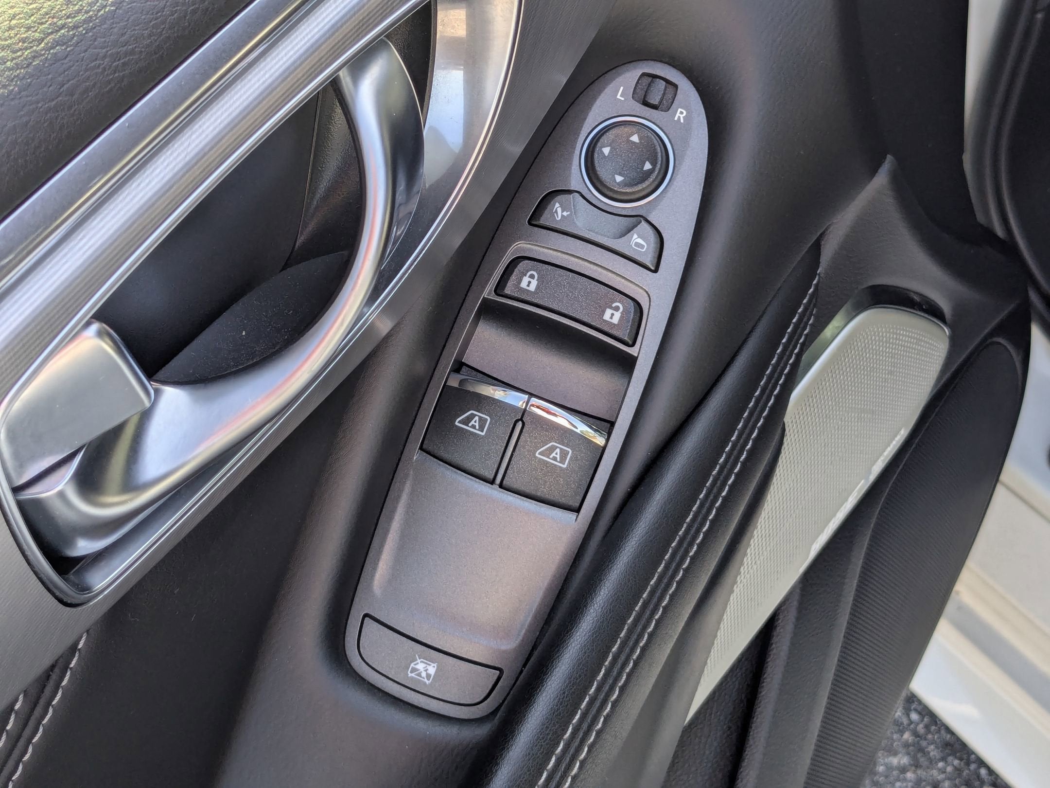 2022 INFINITI Q60 LUXE