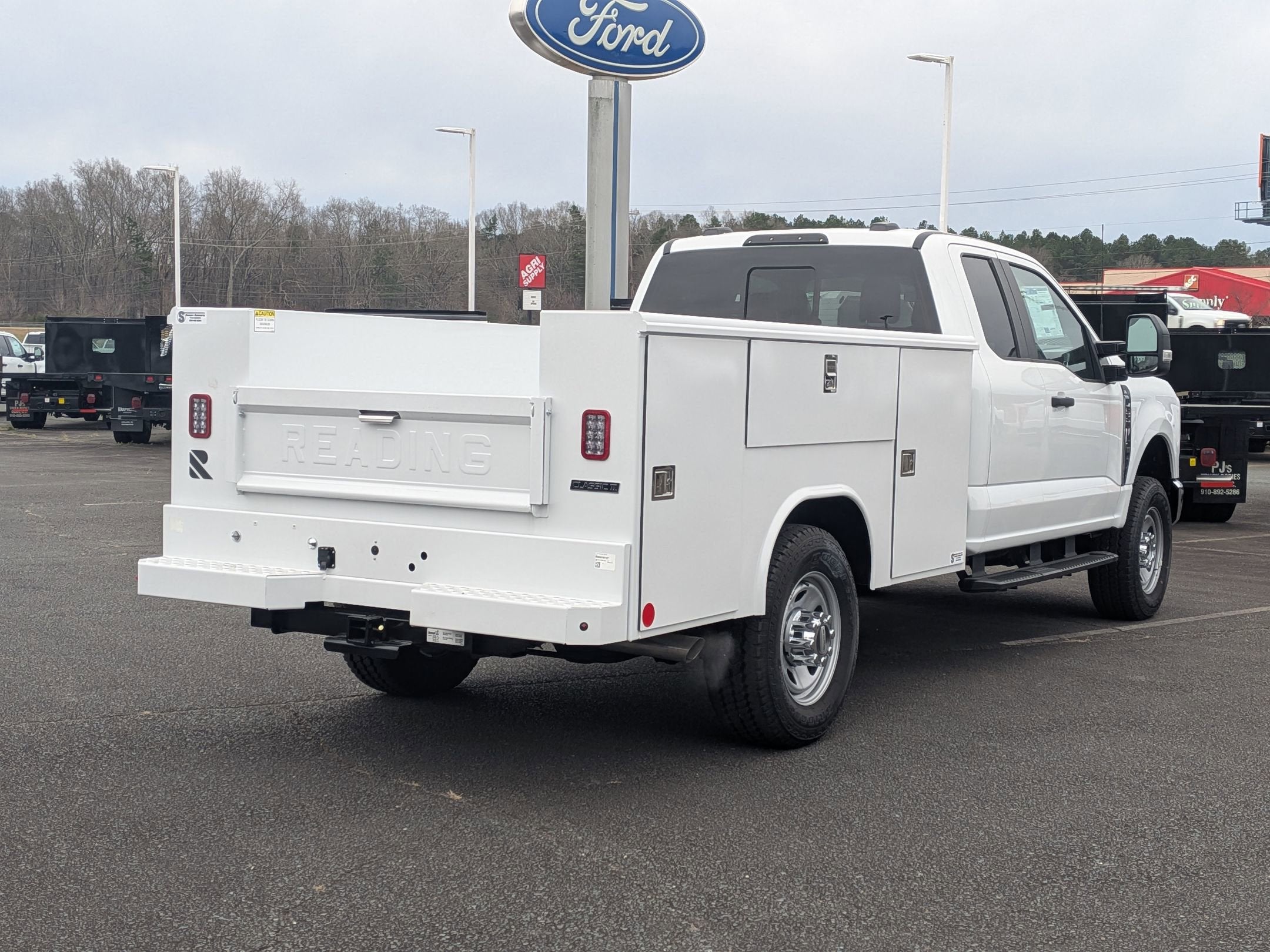 2025 Ford Super Duty F-350 SRW XL