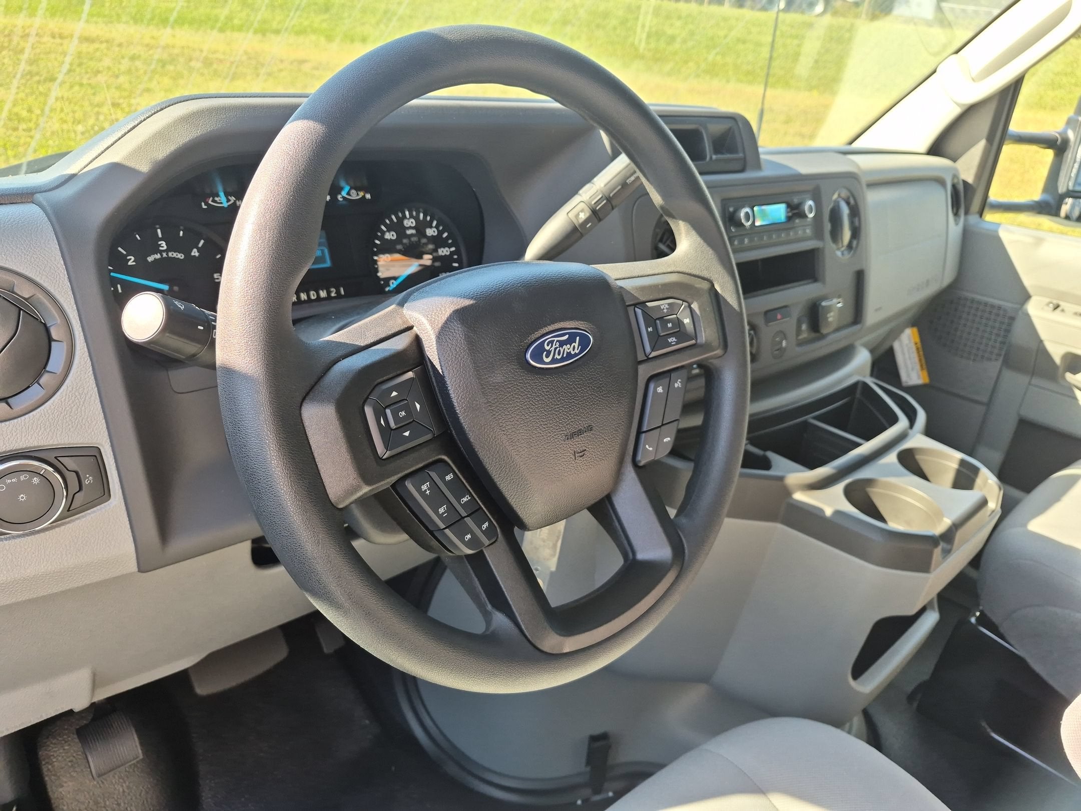 2025 Ford E-Series Cutaway Base