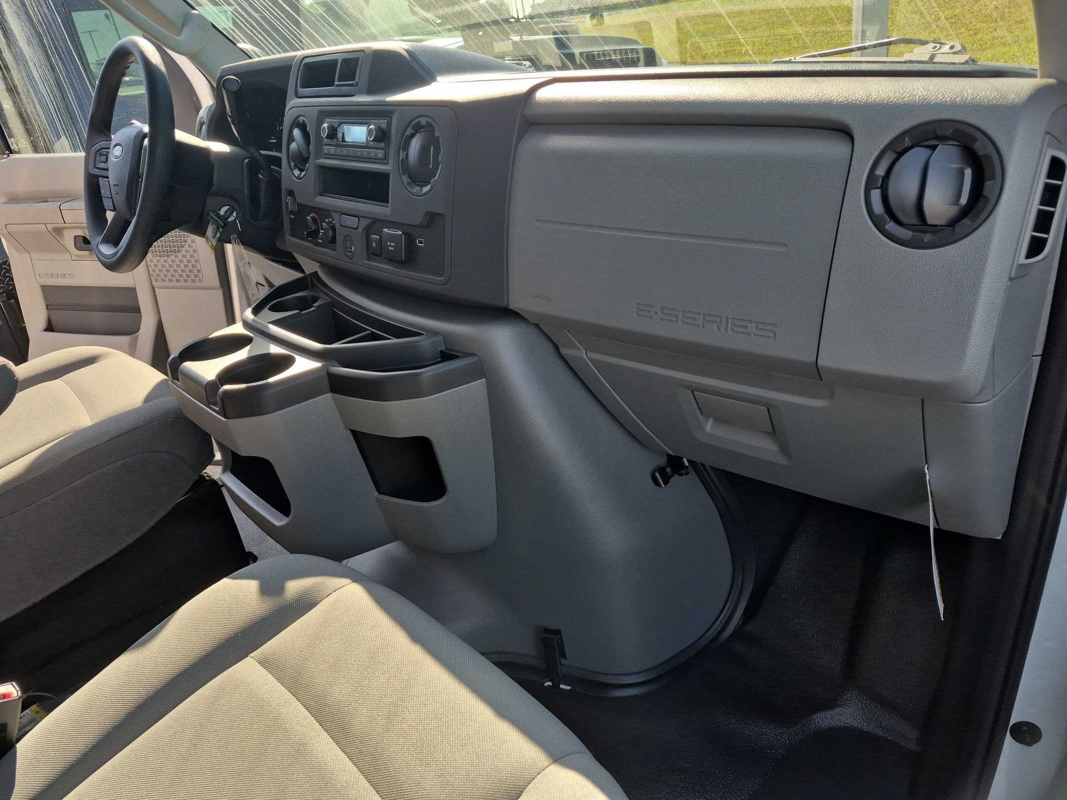 2025 Ford E-Series Cutaway Base