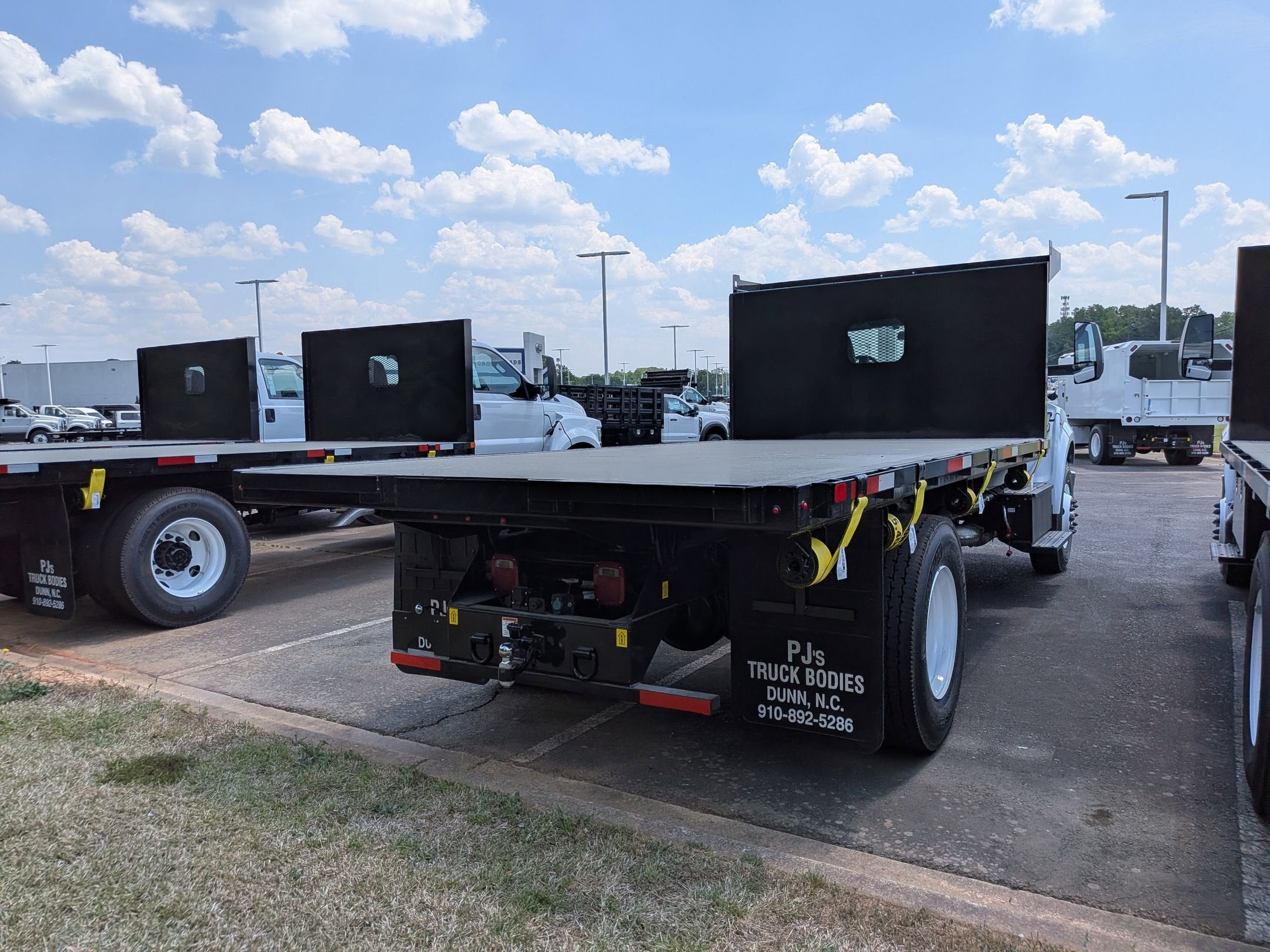 2027 Ford F-750SD Base