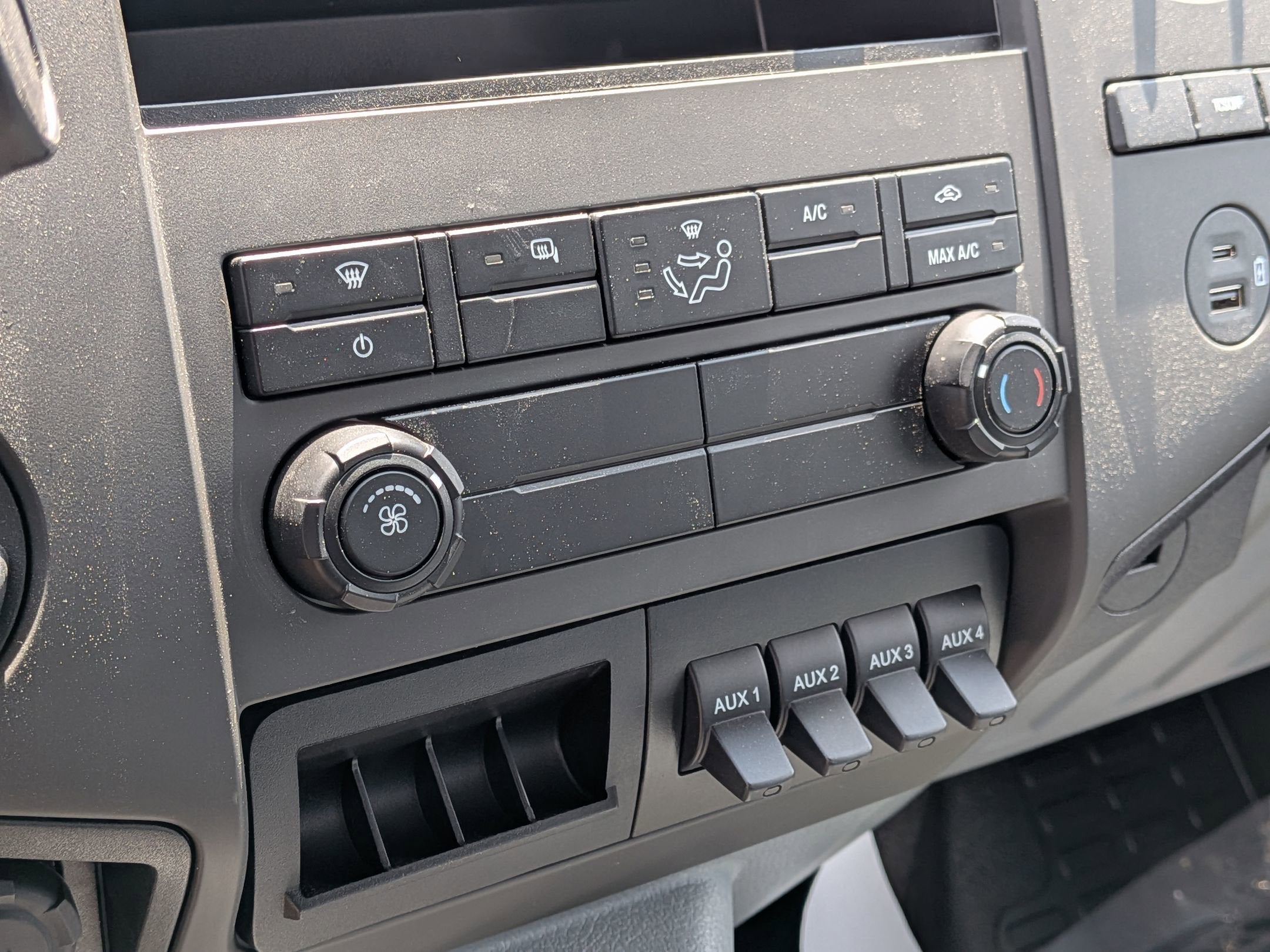 2027 Ford F-750SD Base