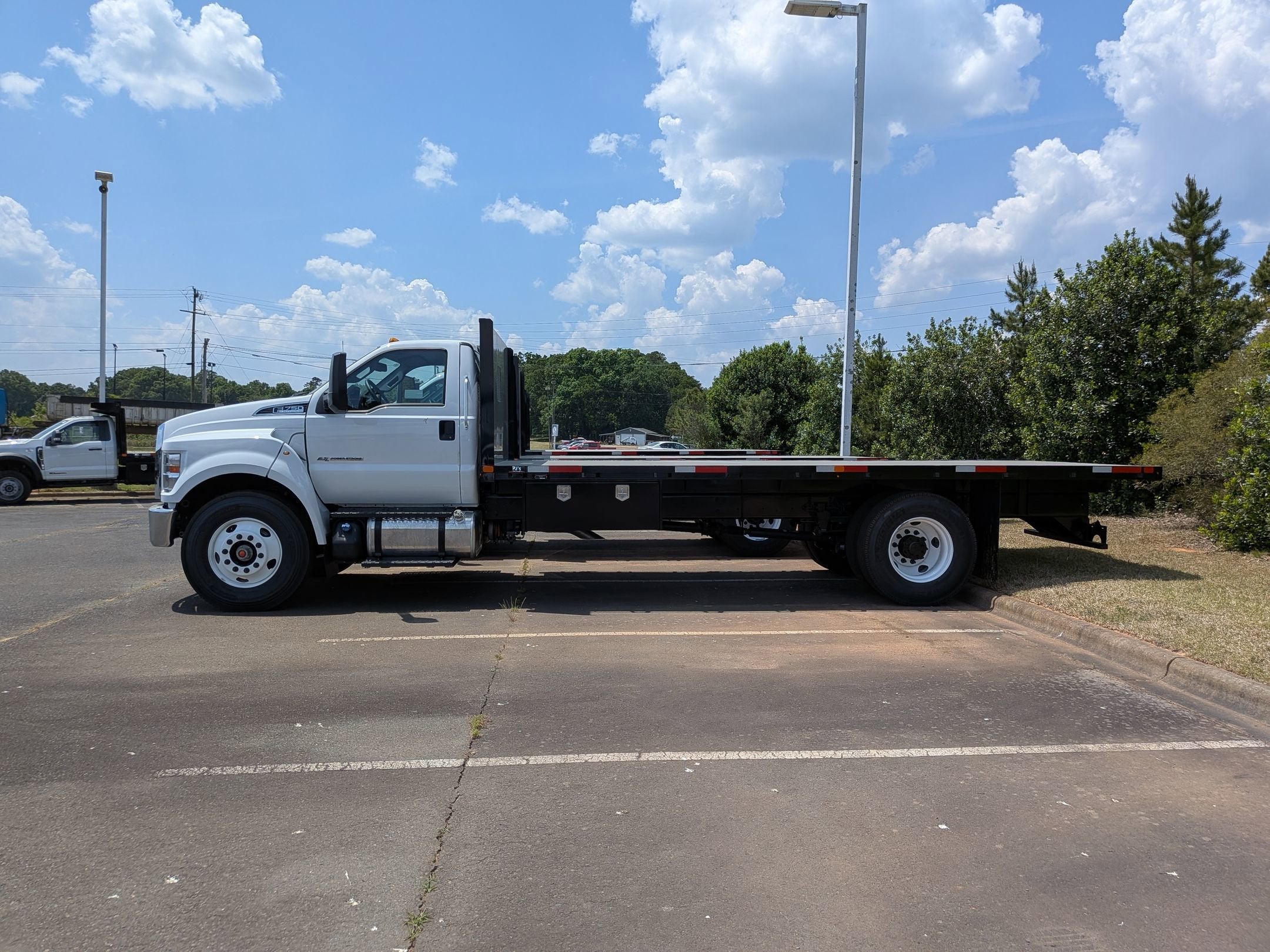 2027 Ford F-750SD Base