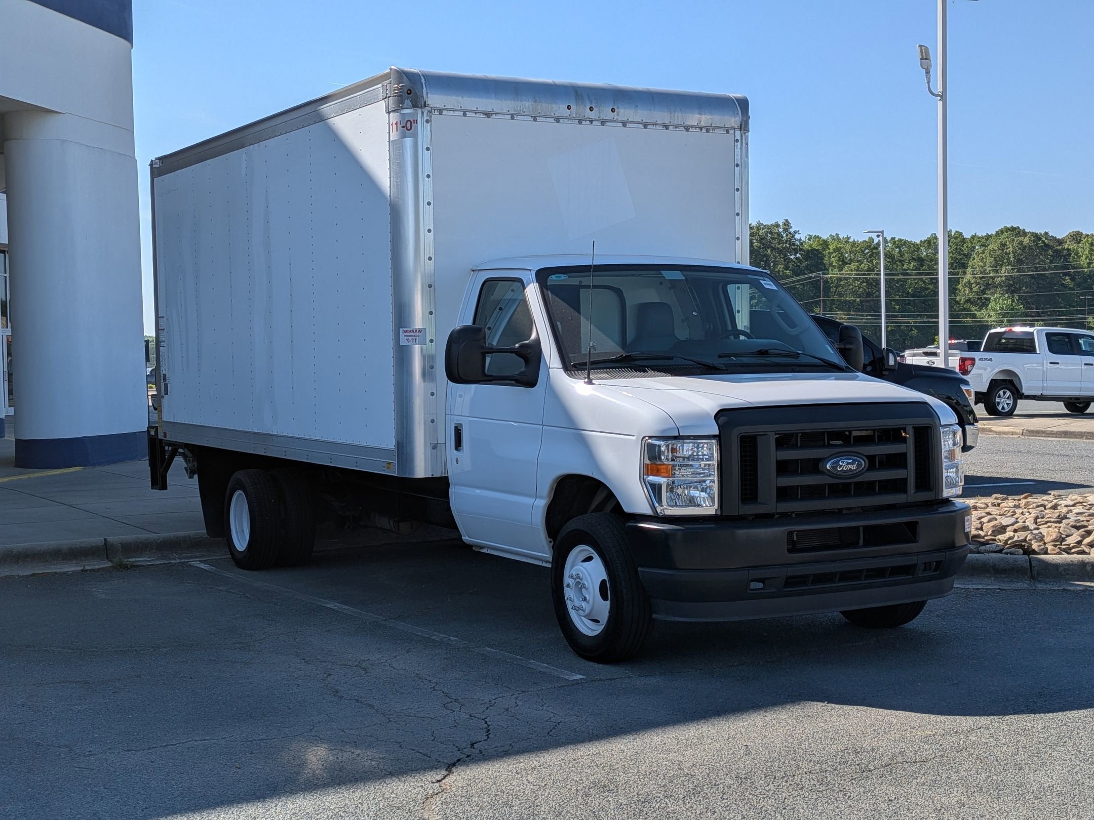 2024 Ford E-Series Cutaway Base