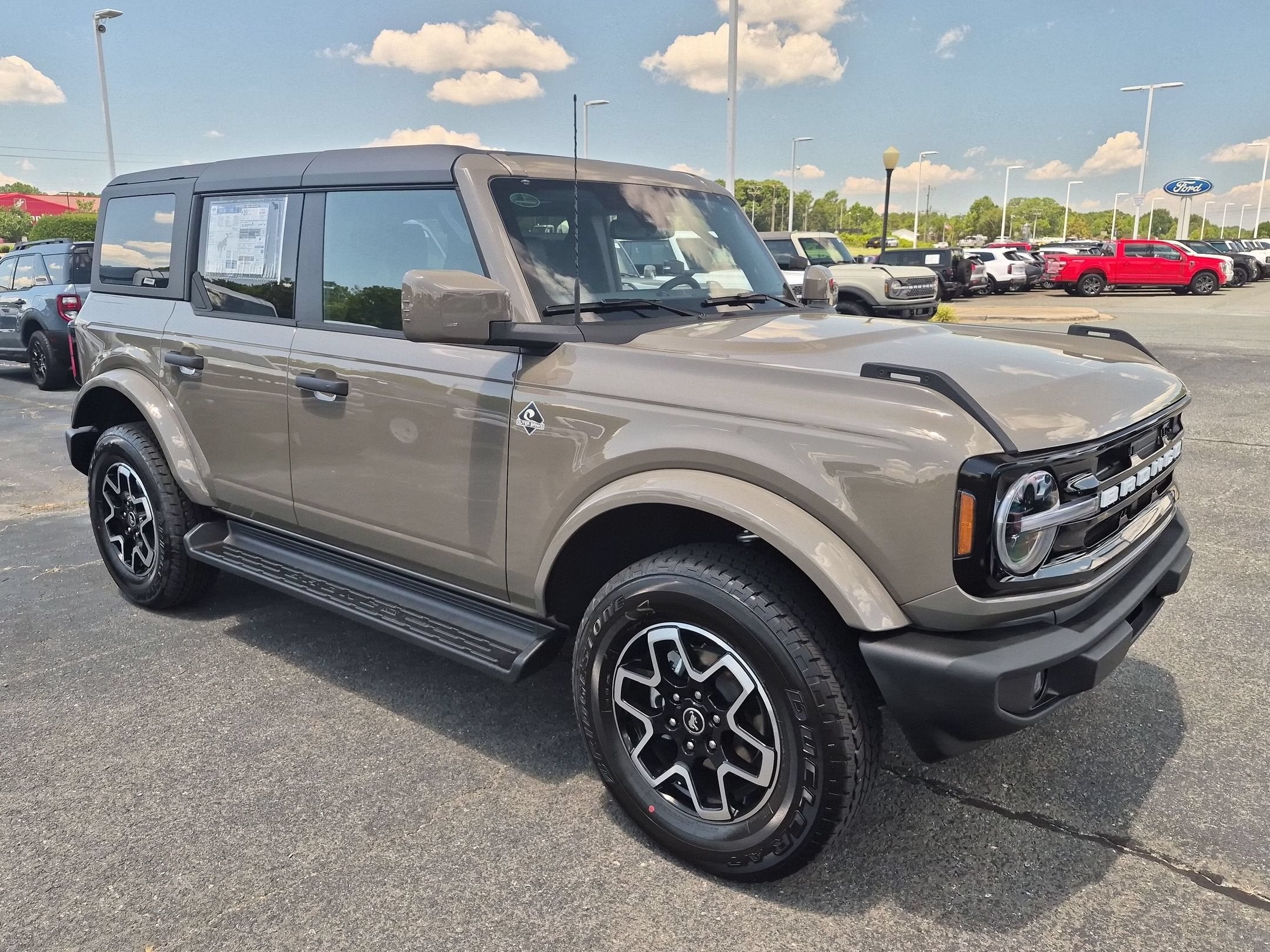 2026 Ford Bronco Outer Banks