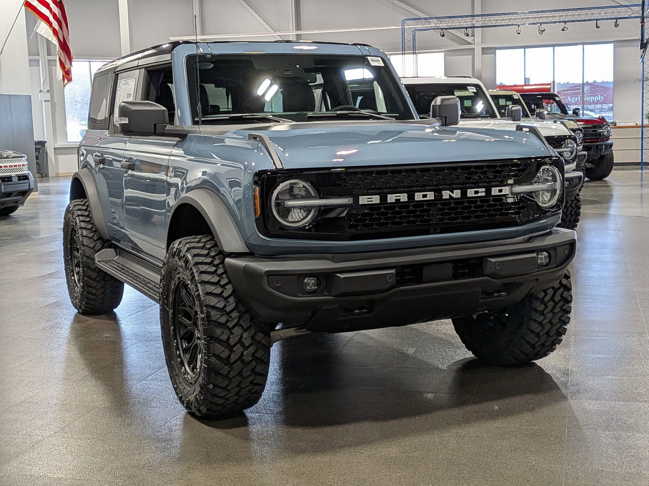 2025 Ford Bronco Outer Bank Custom Wheels / Lift