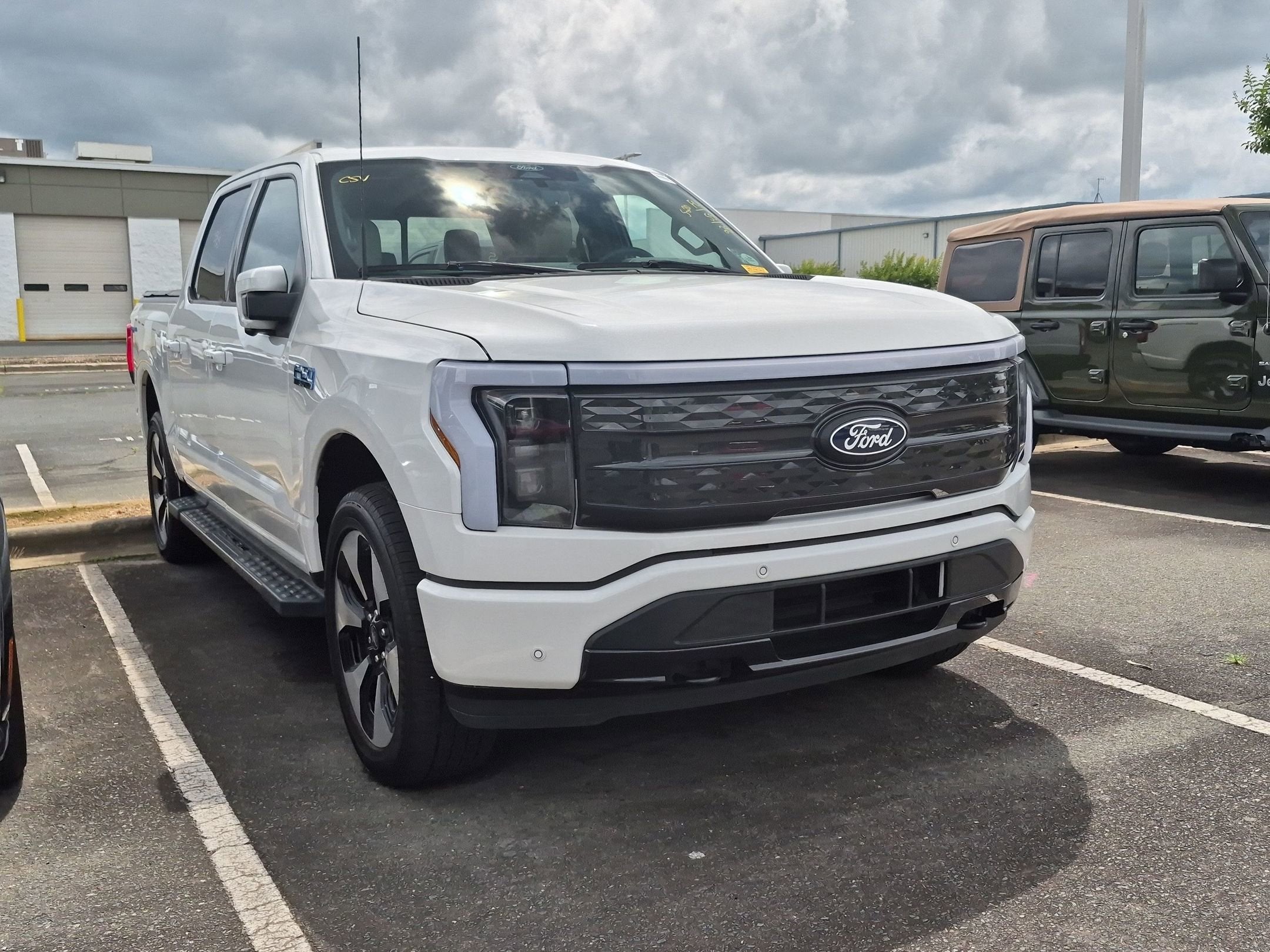 2025 Ford F-150 Lightning Platinum