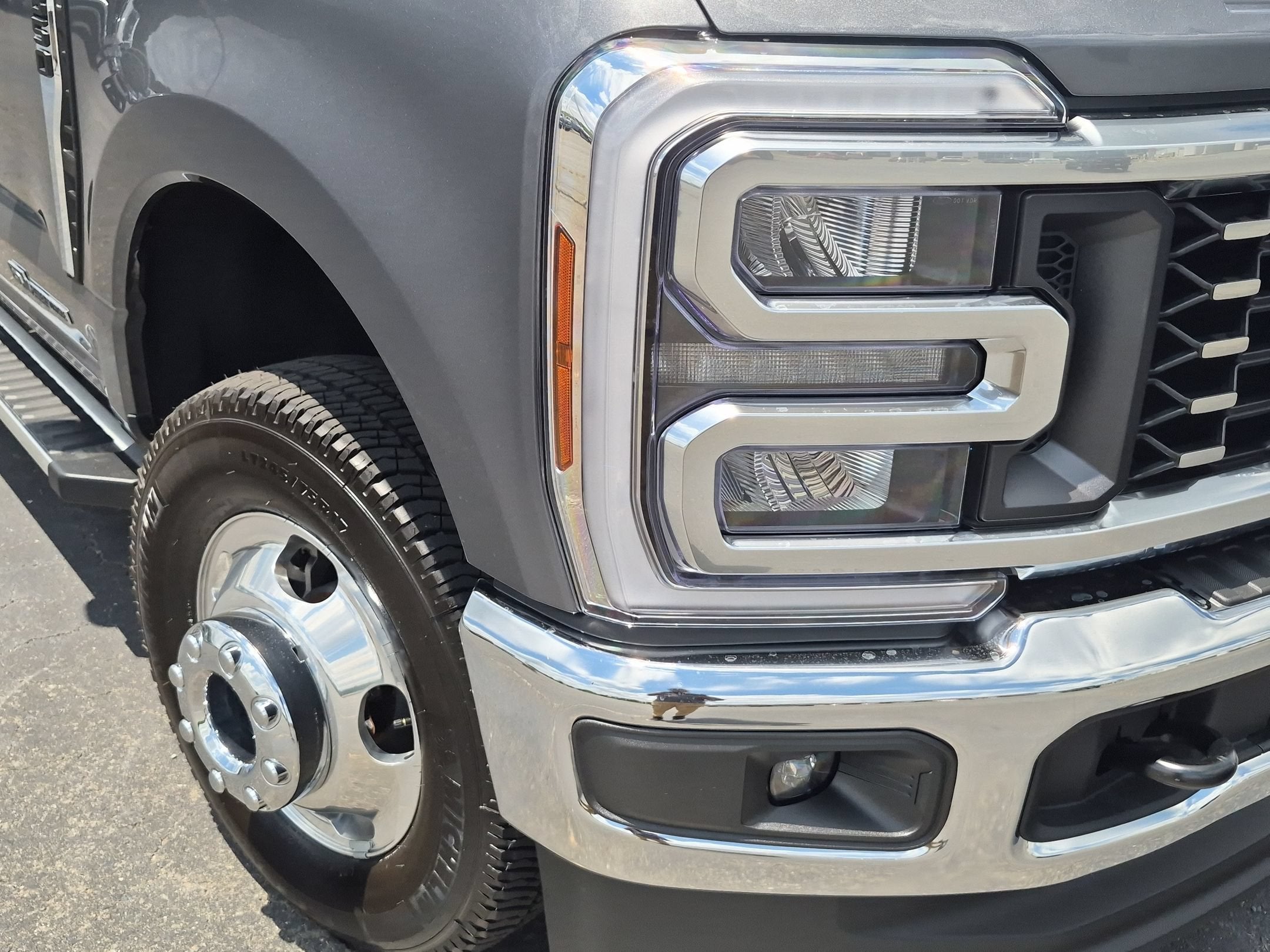 2026 Ford Super Duty F-350 DRW LARIAT