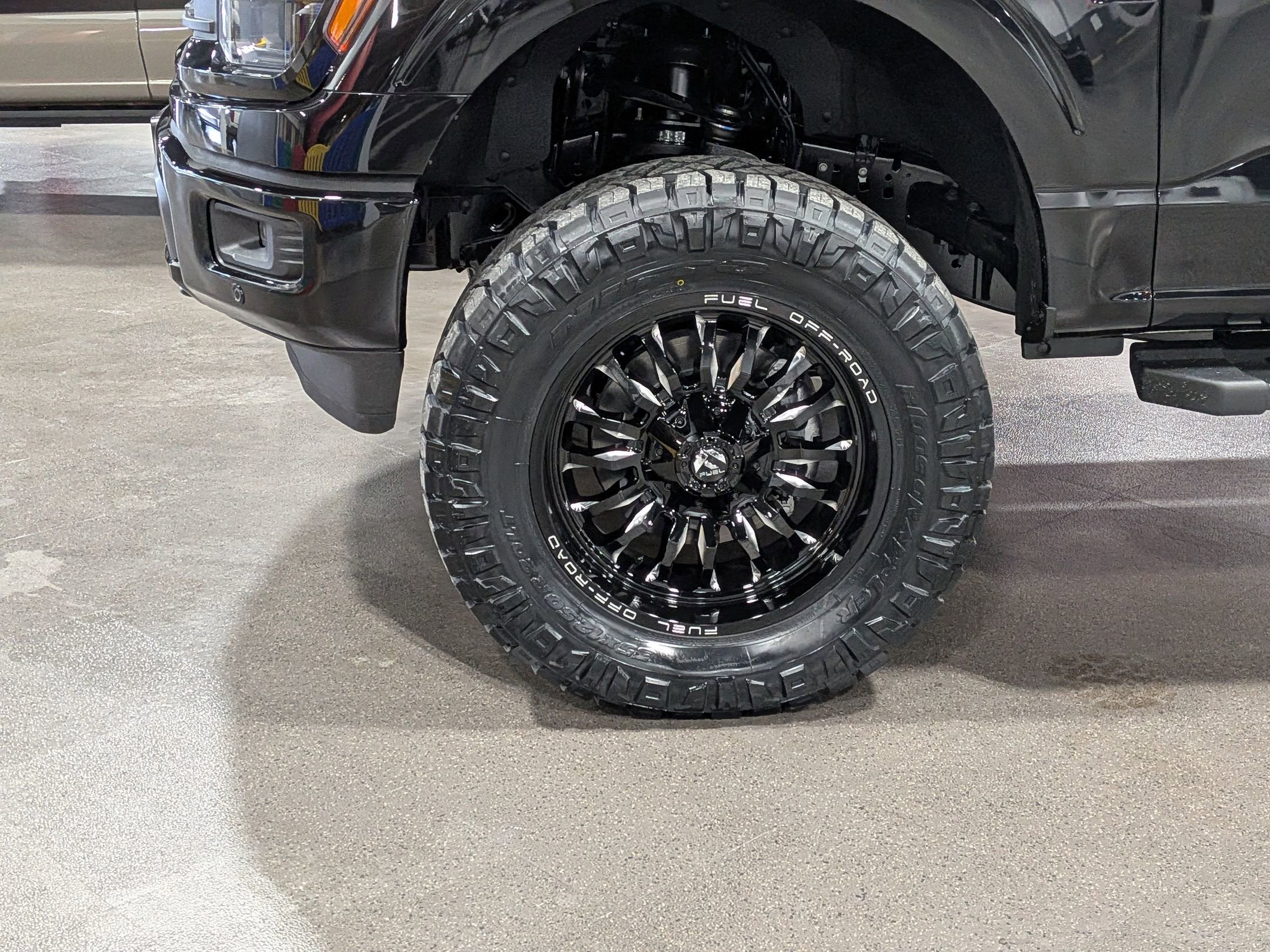 2025 Ford F-150 XLT - 6" lift custom wheels,Leather